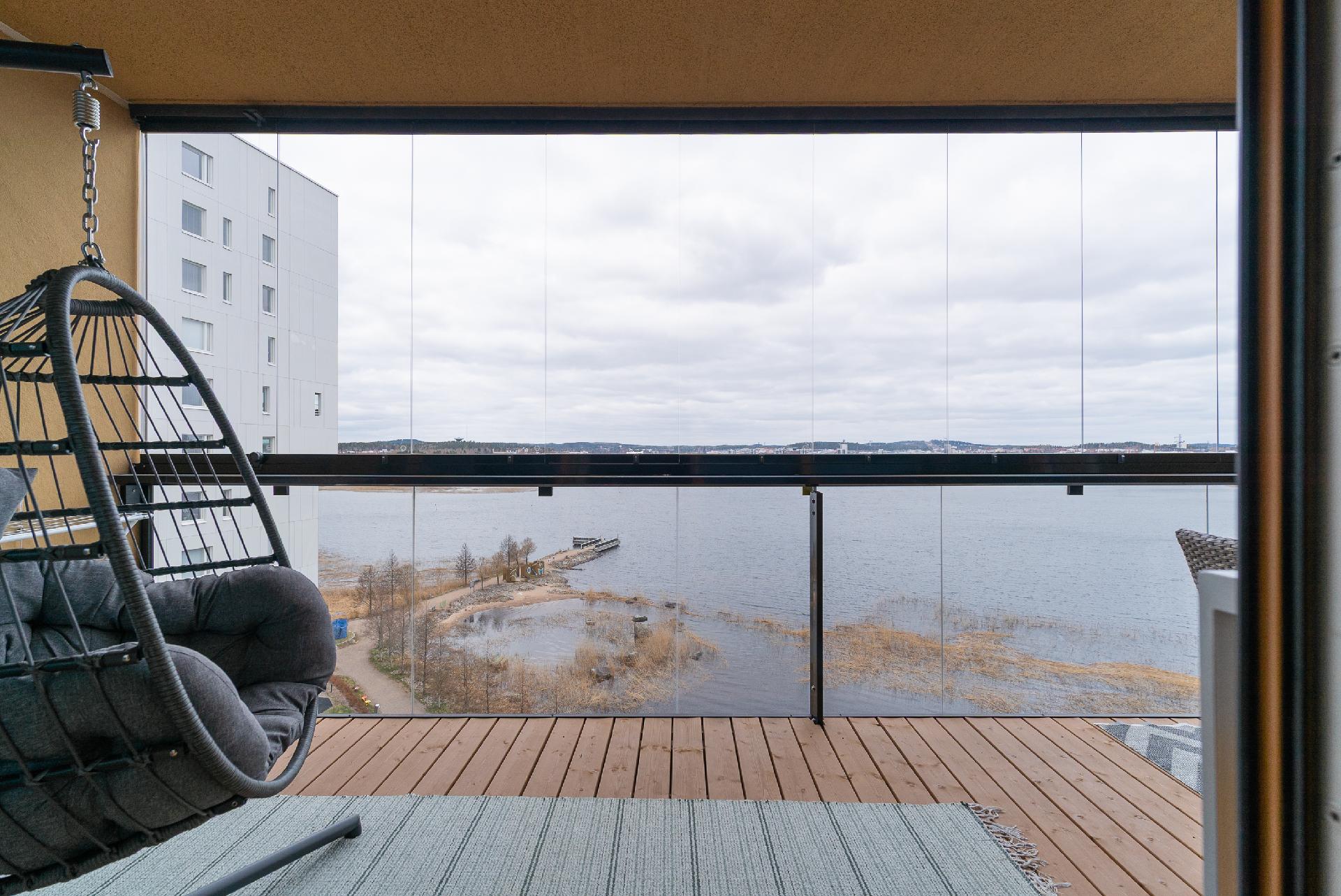 tilava parveke suoraan Jyväsjärvelle