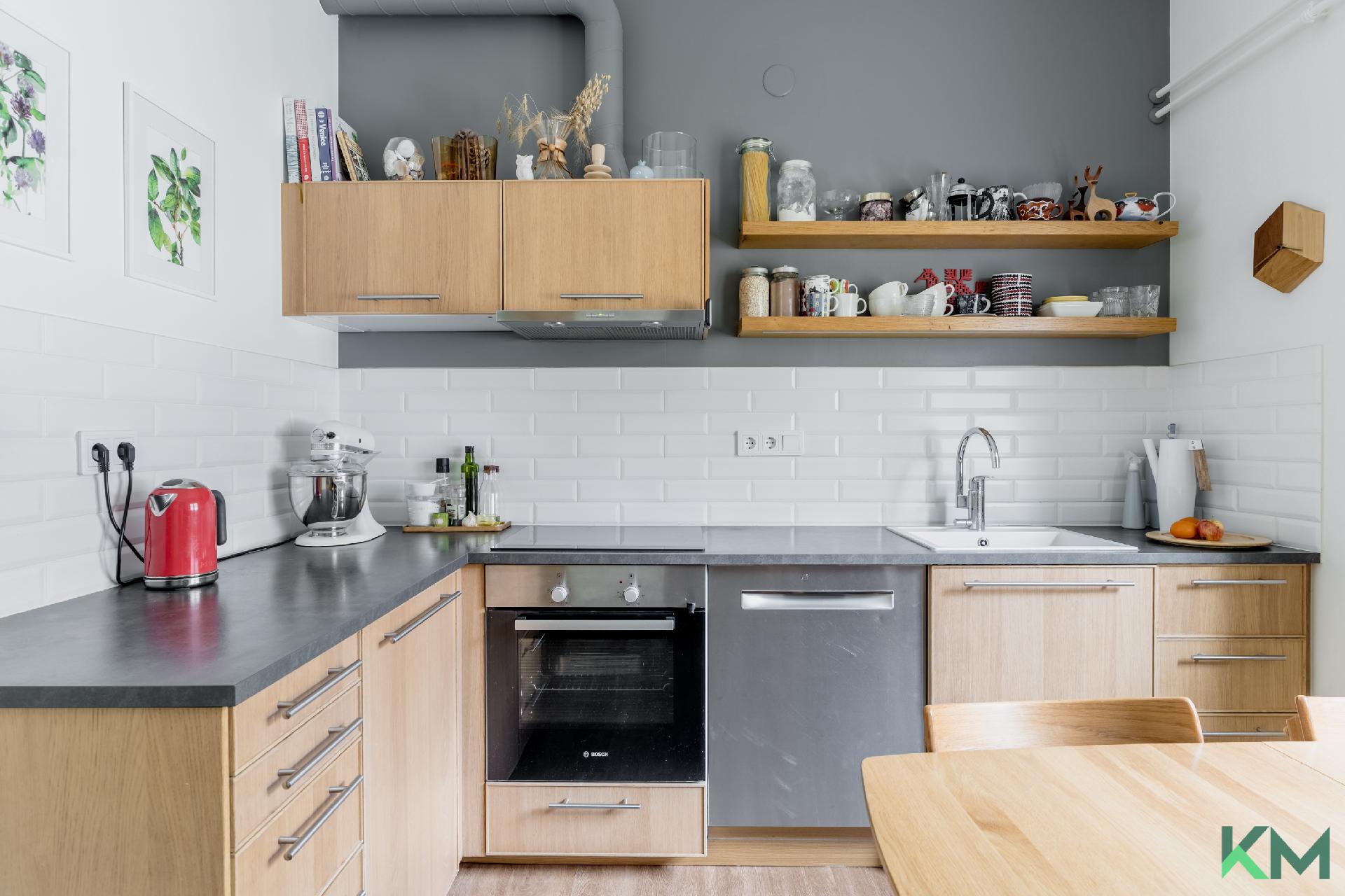 Keittiö on moderni, muuttamaan pääset ilman remonttihuolia