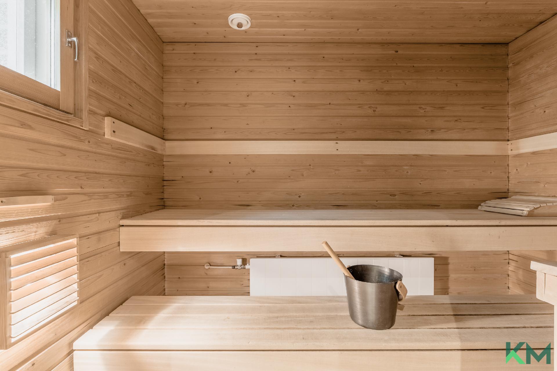 Sauna on hyvän kokoinen