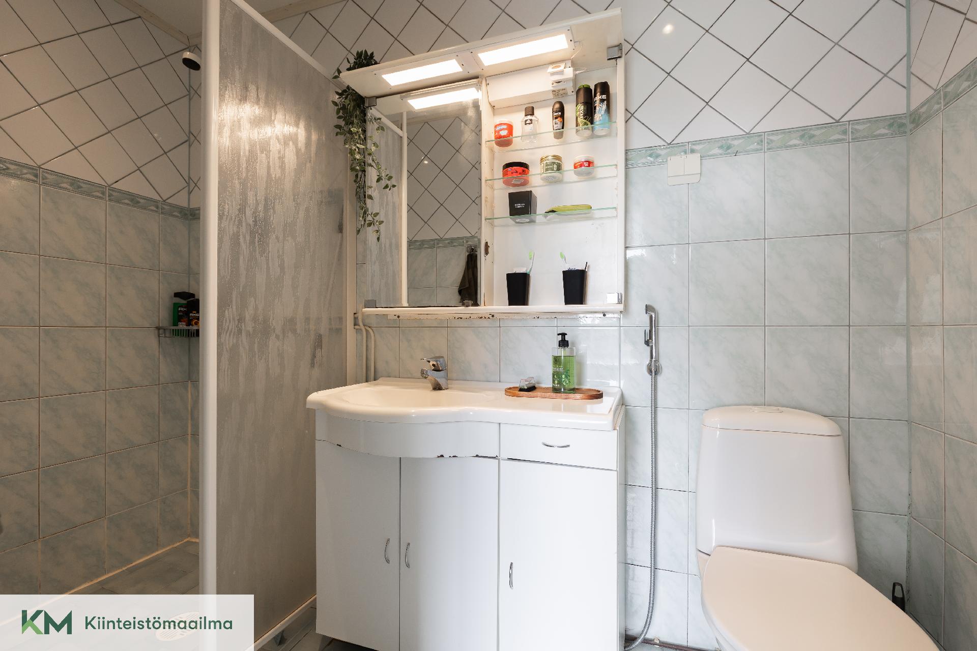 Kph/wc on eteisen yhteydessä