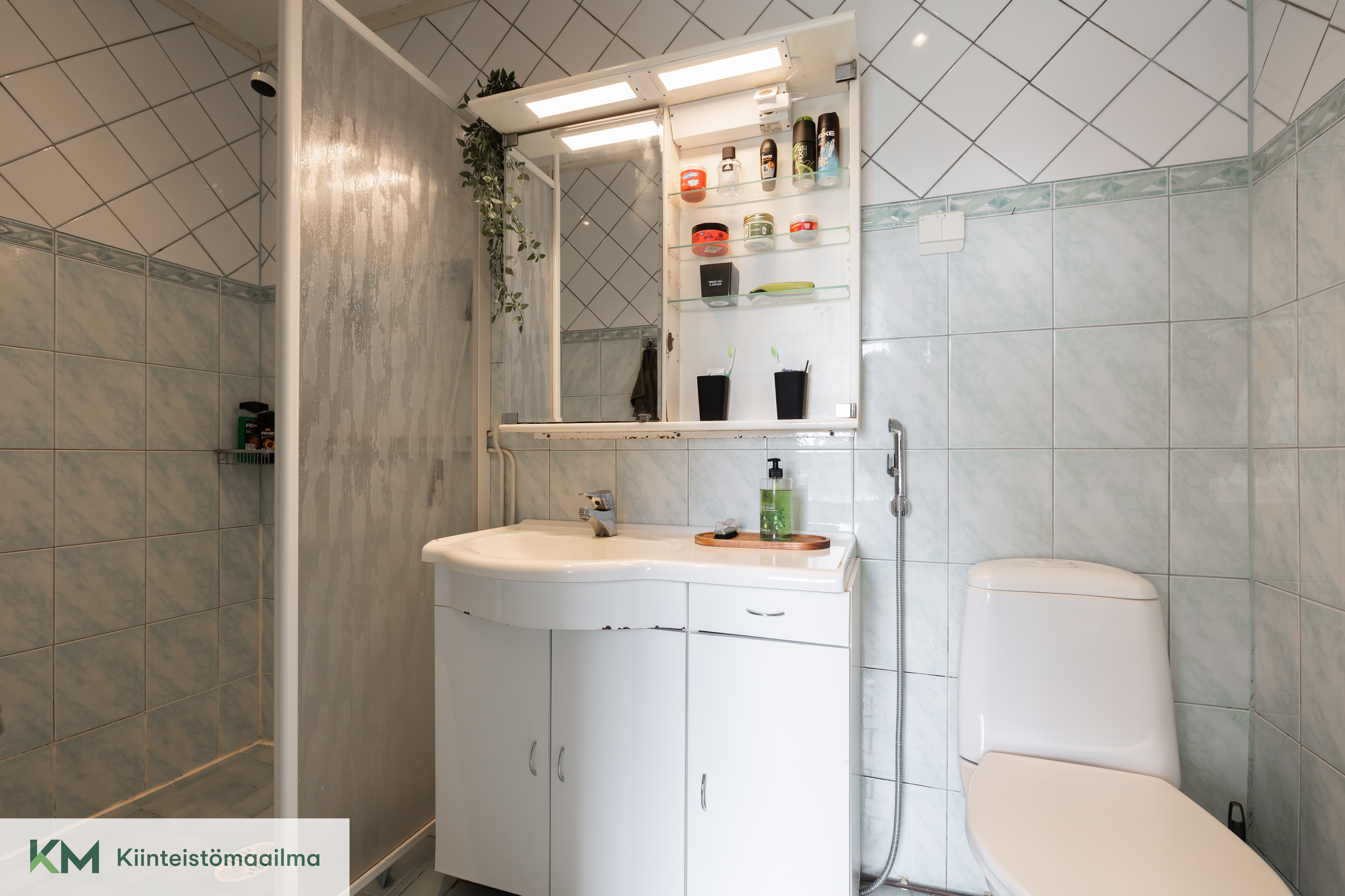 Kph/wc on eteisen yhteydessä