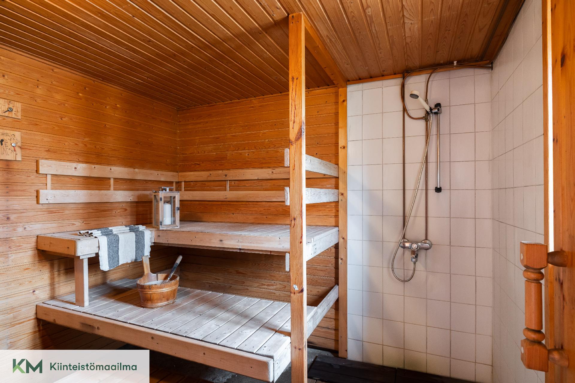 Perinteinen sauna löytyy navettarakennuksesta