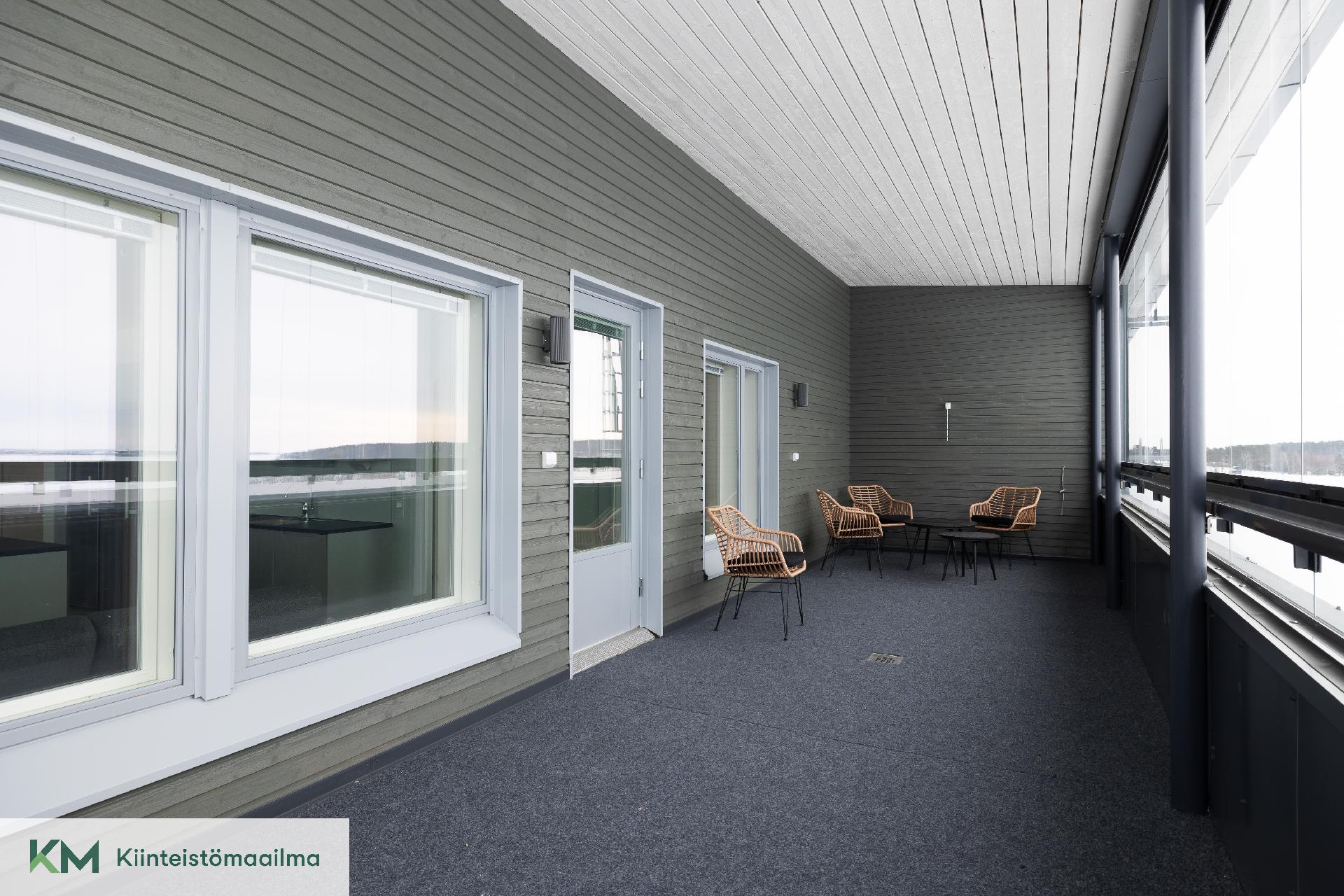 Iso lasitettu terassi