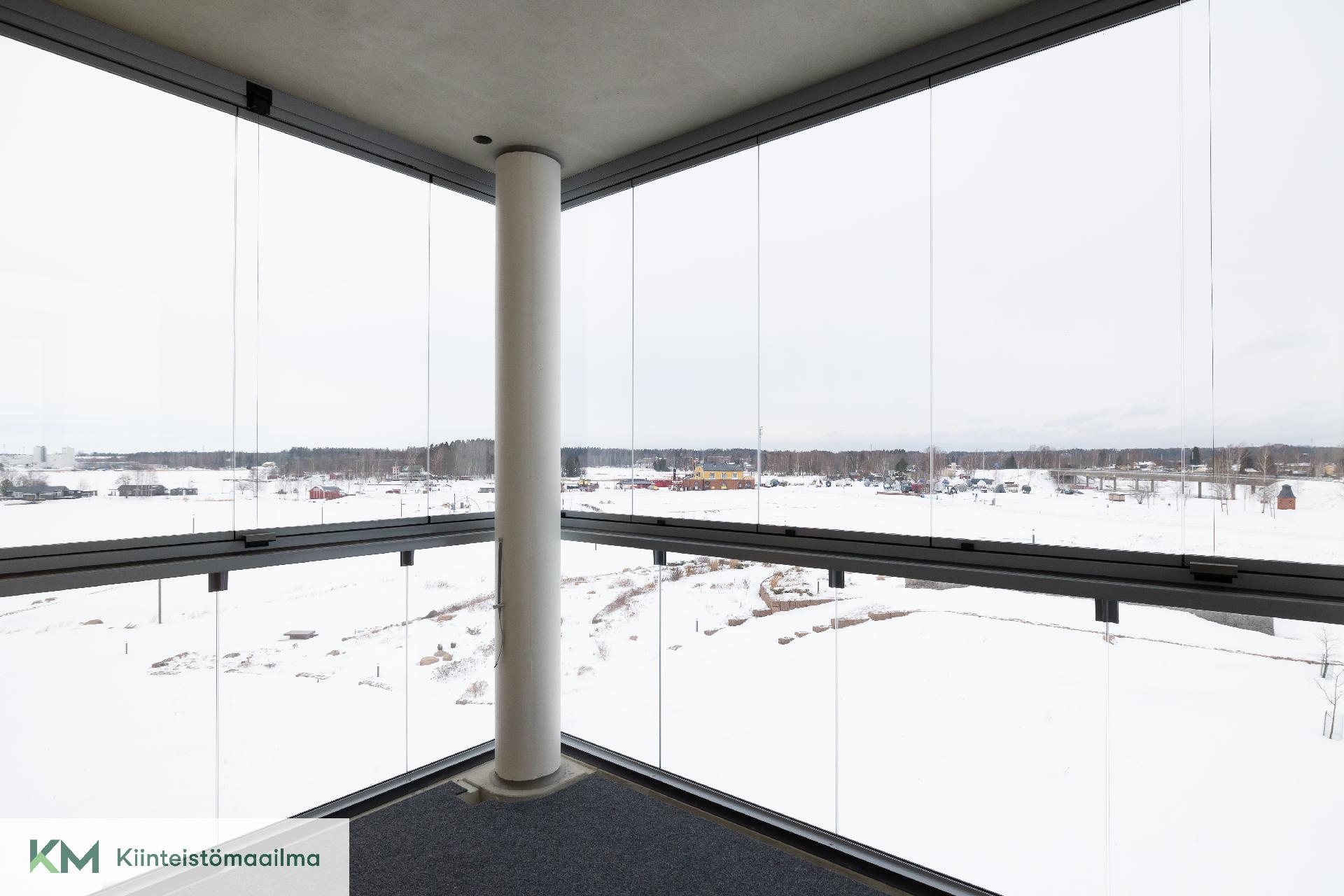 Oolanninpuiston puoleinen parveke