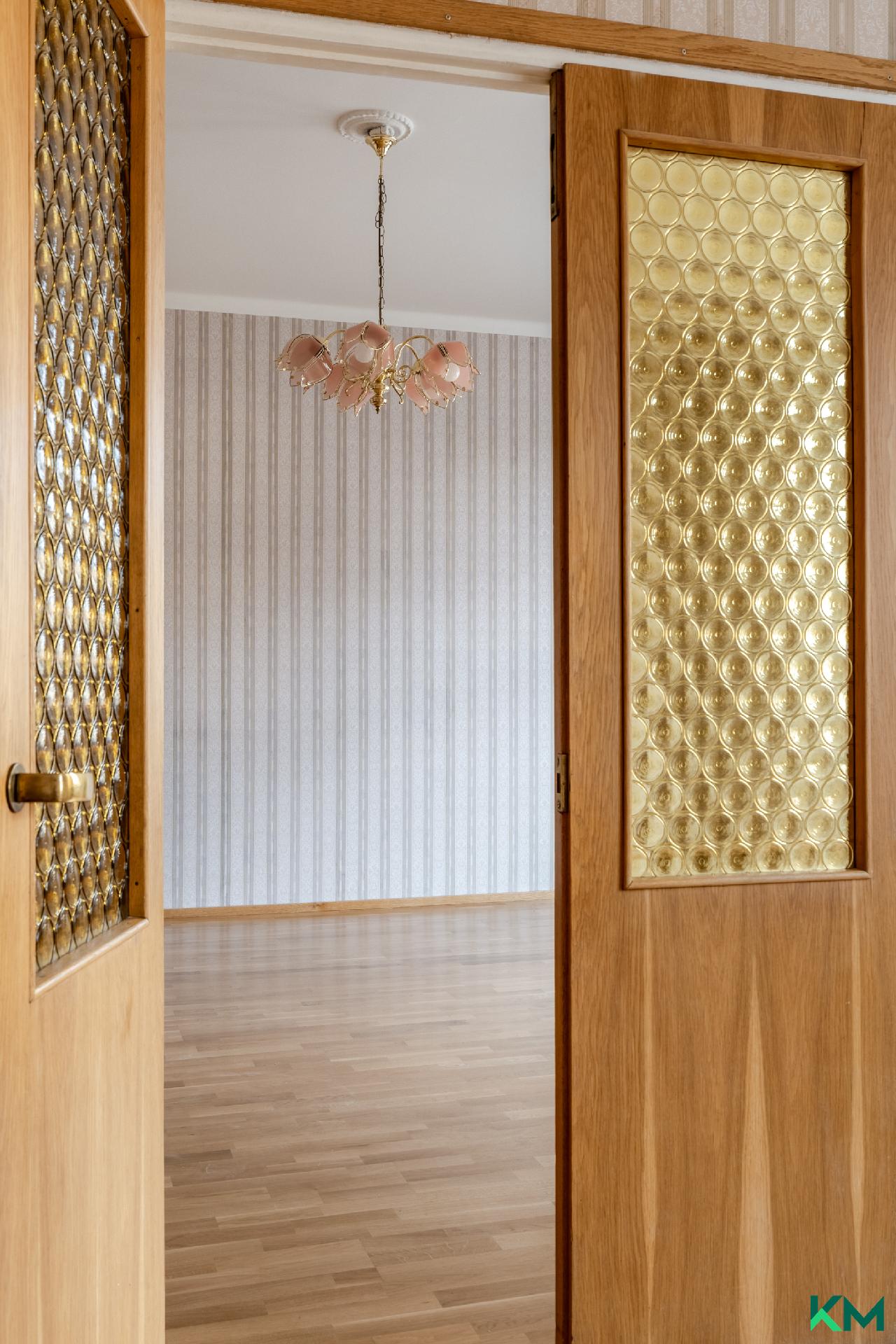 Pariovet olohuoneesta makuuhuoneeseen