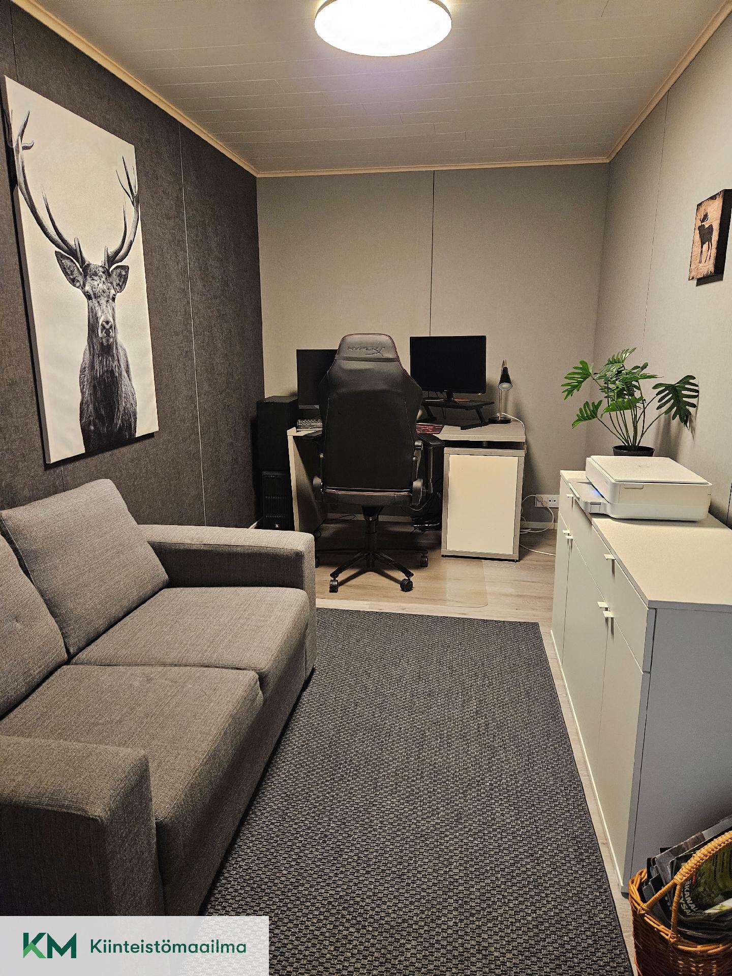 Työtila alakerrassa