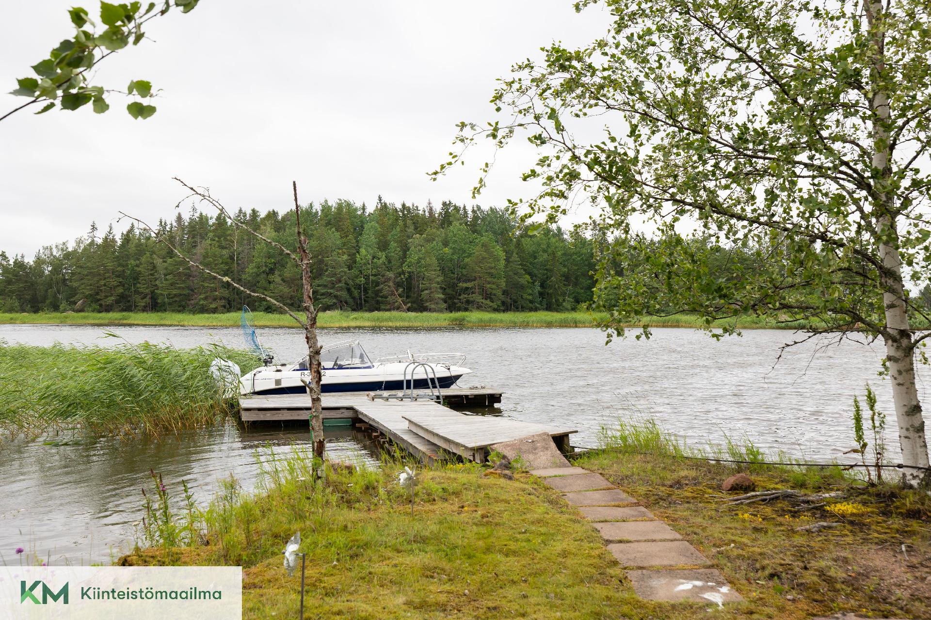 Salminlaatit 133, Neuvoton, Hamina