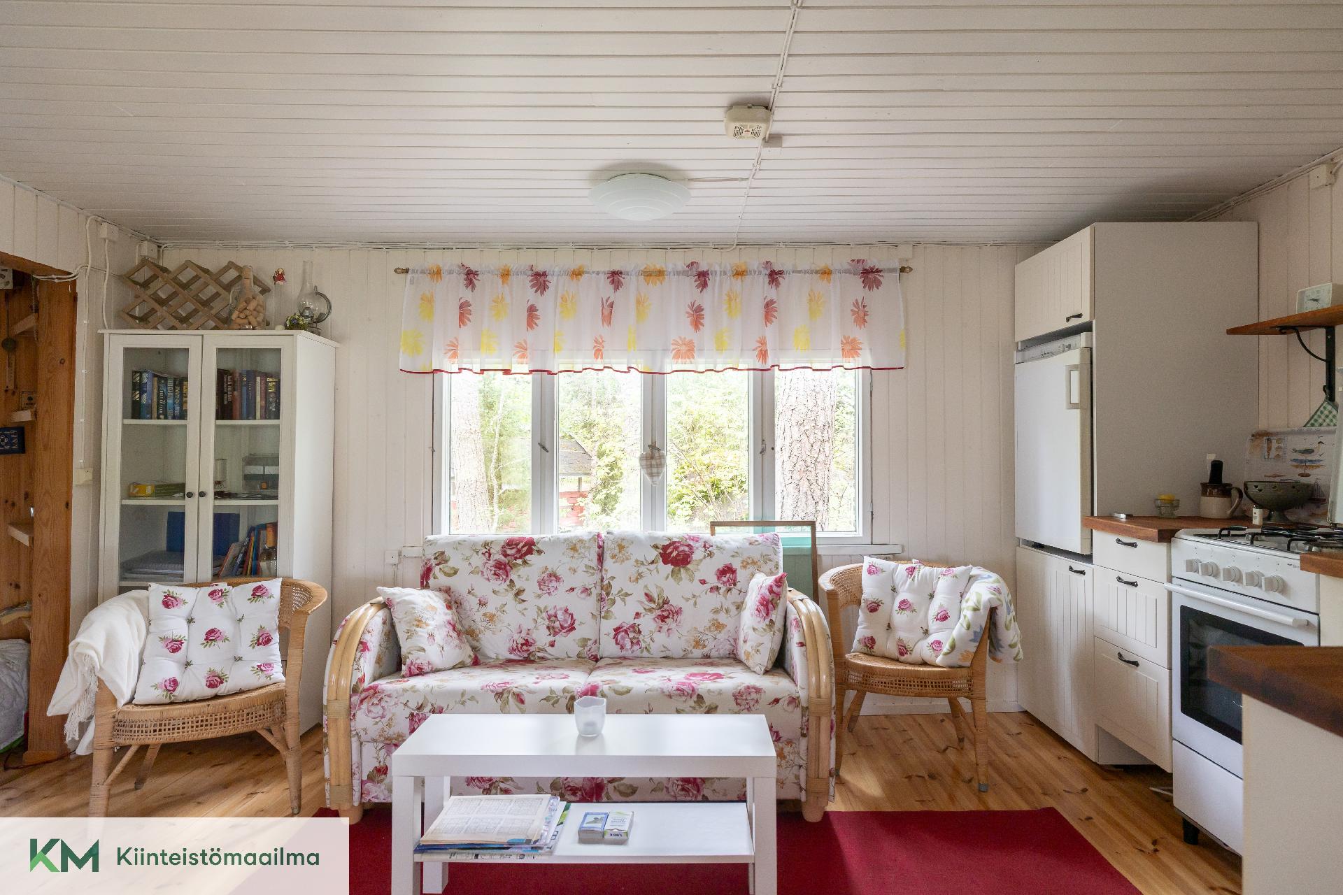 Salminlaatit 133, Neuvoton, Hamina