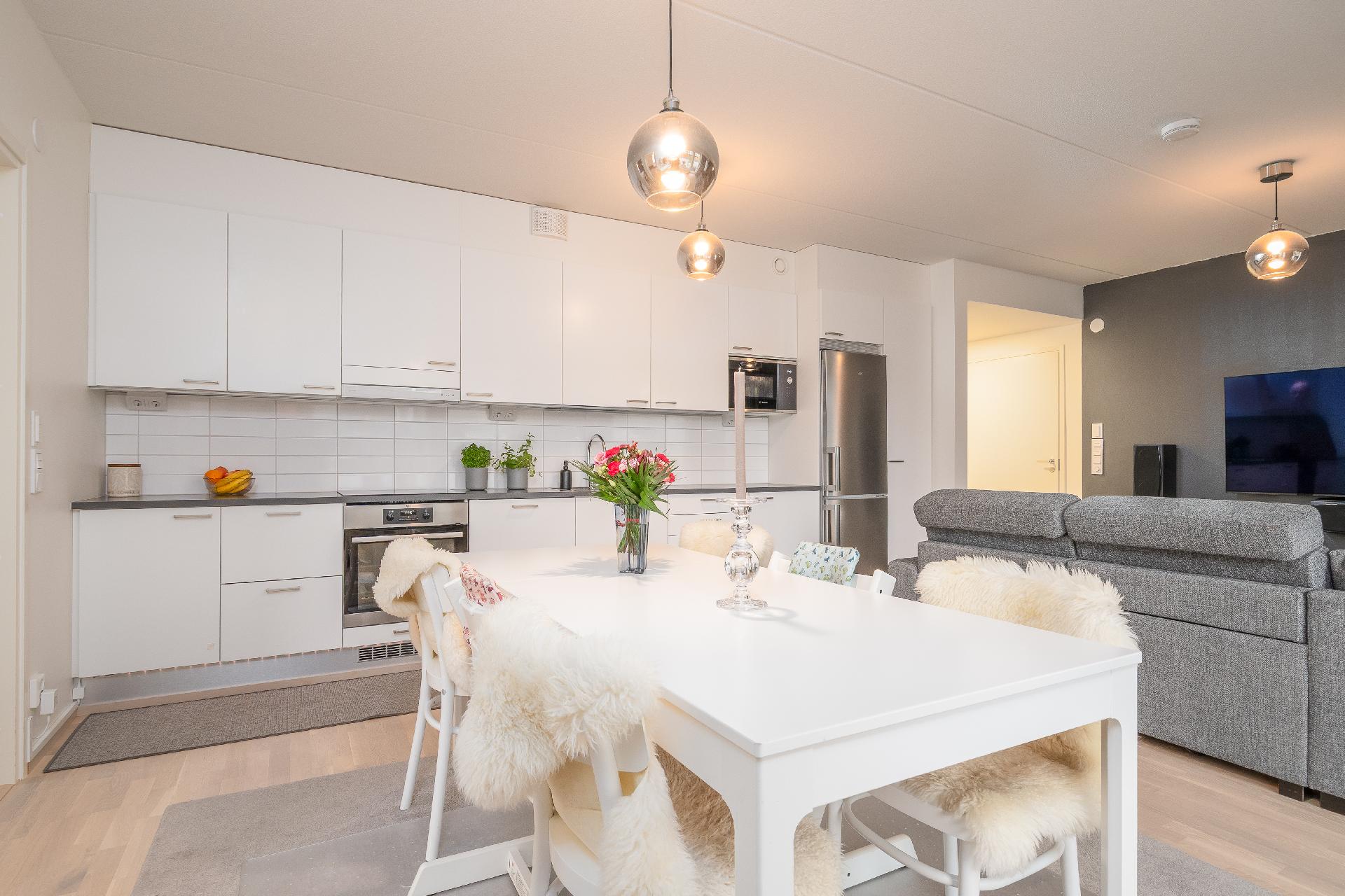 Tilaa suuremmallekin ruokailuryhmälle