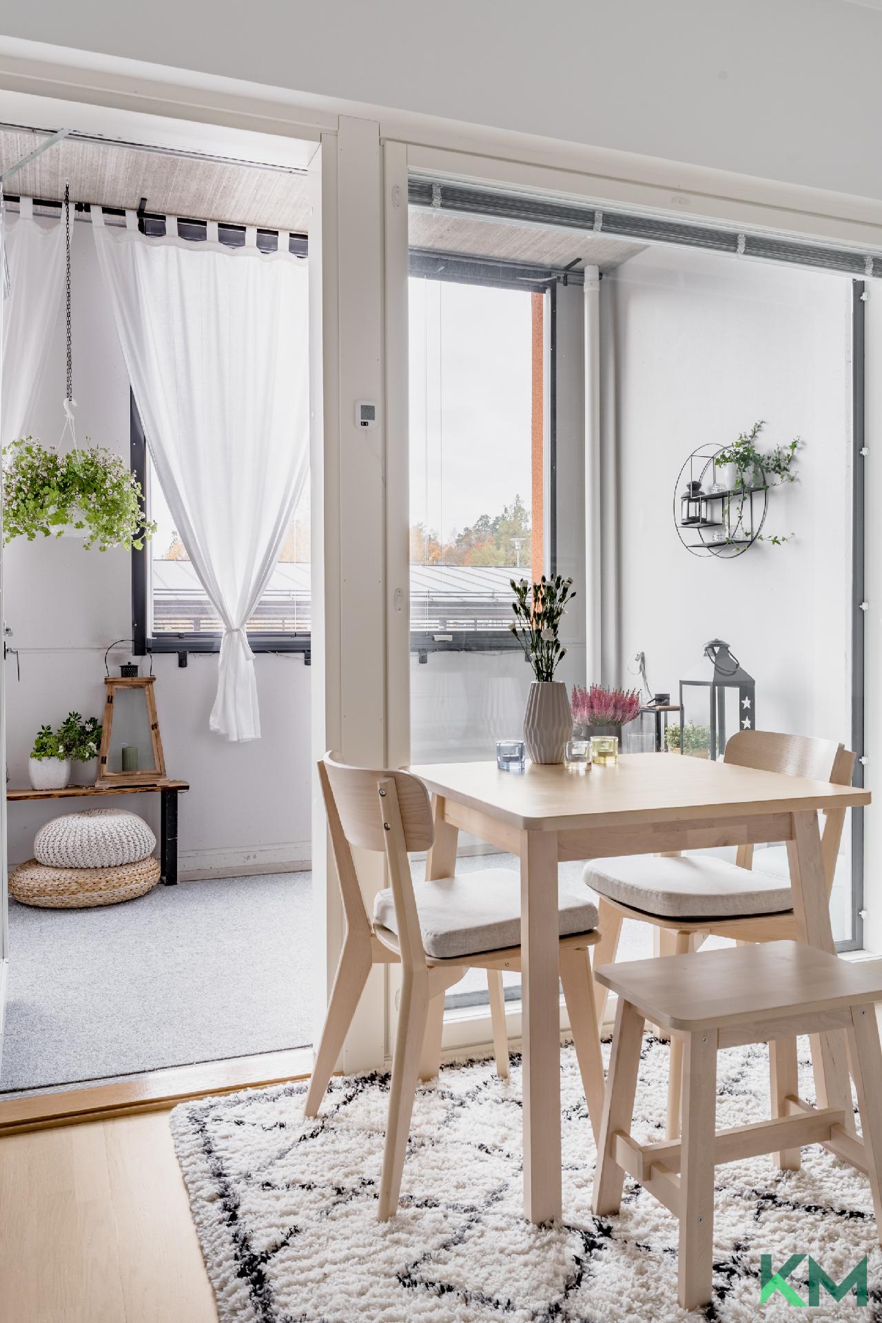 Lasitetulle parvekkeelle