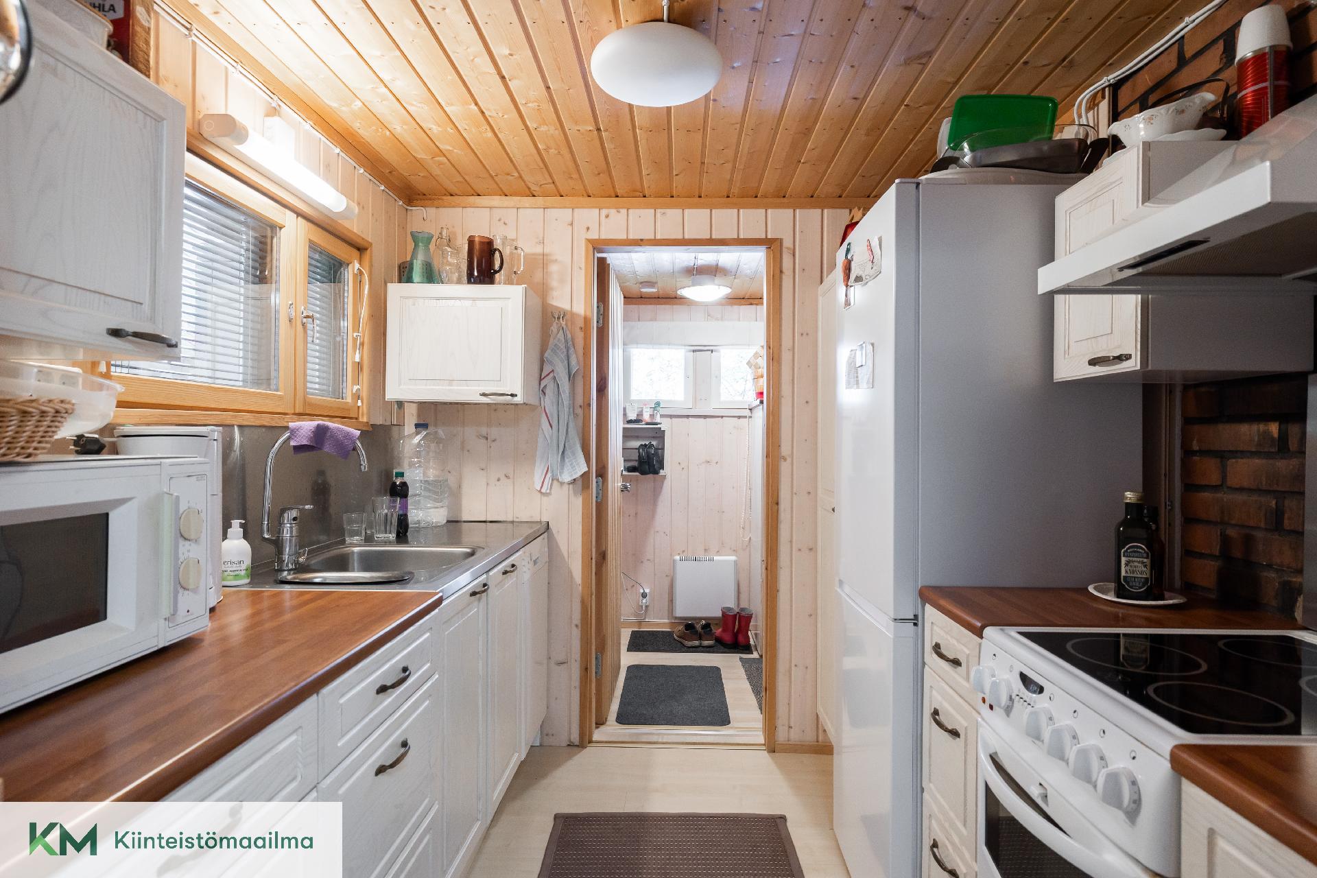 Nykyaikaisesti varusteltu keittiö