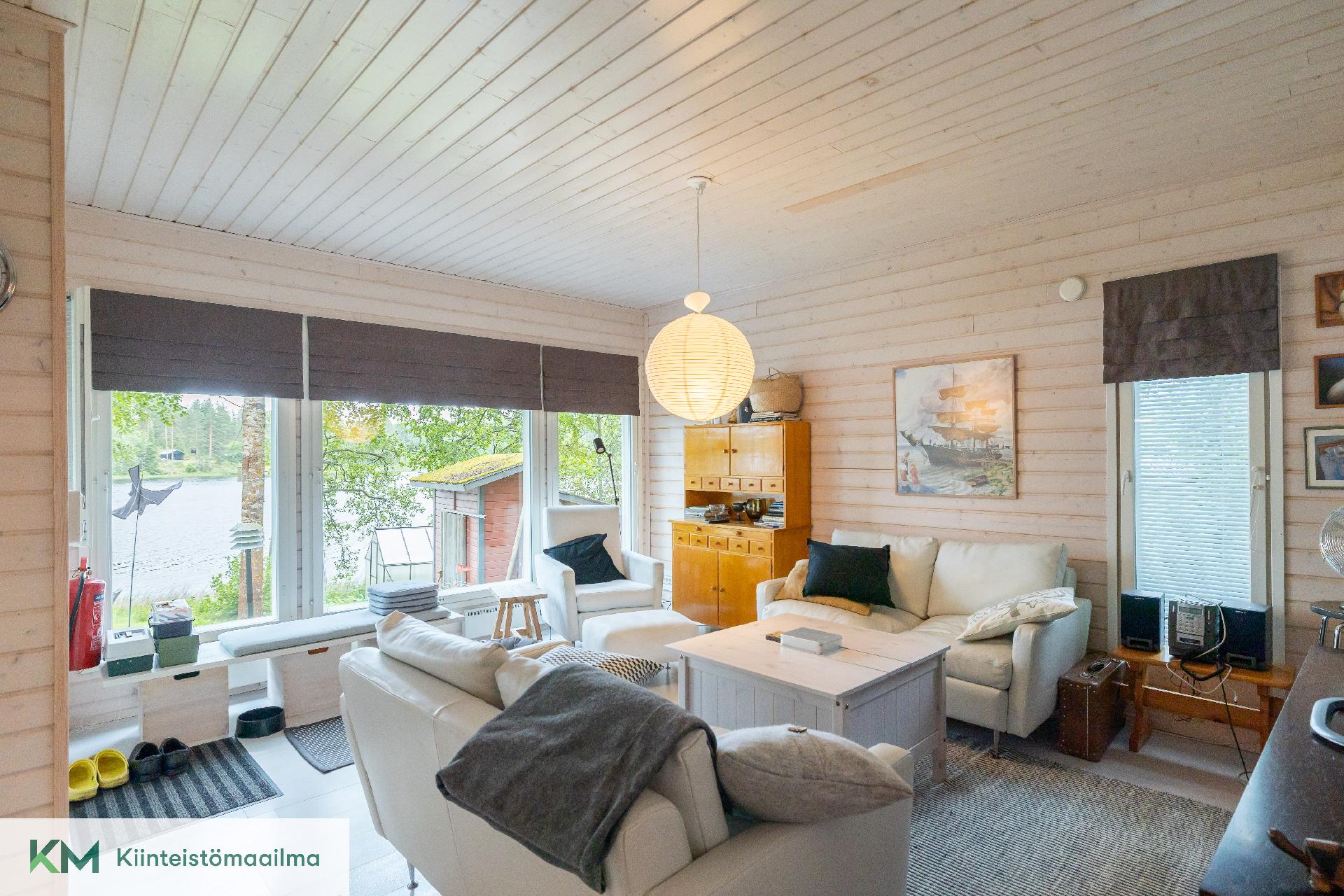 Alamökin viihtyisä oleskelutila