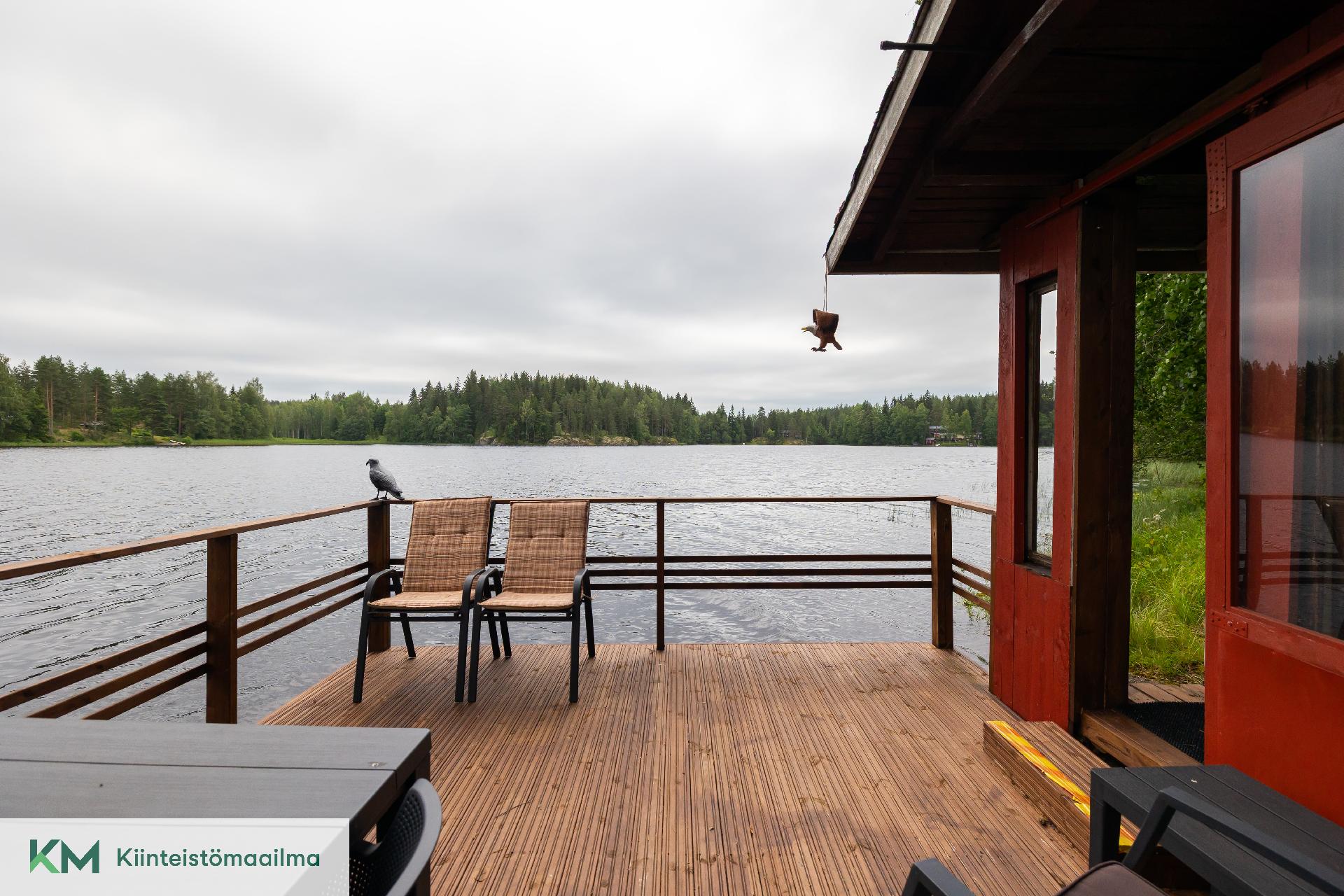 Kesäkeittiön terassia