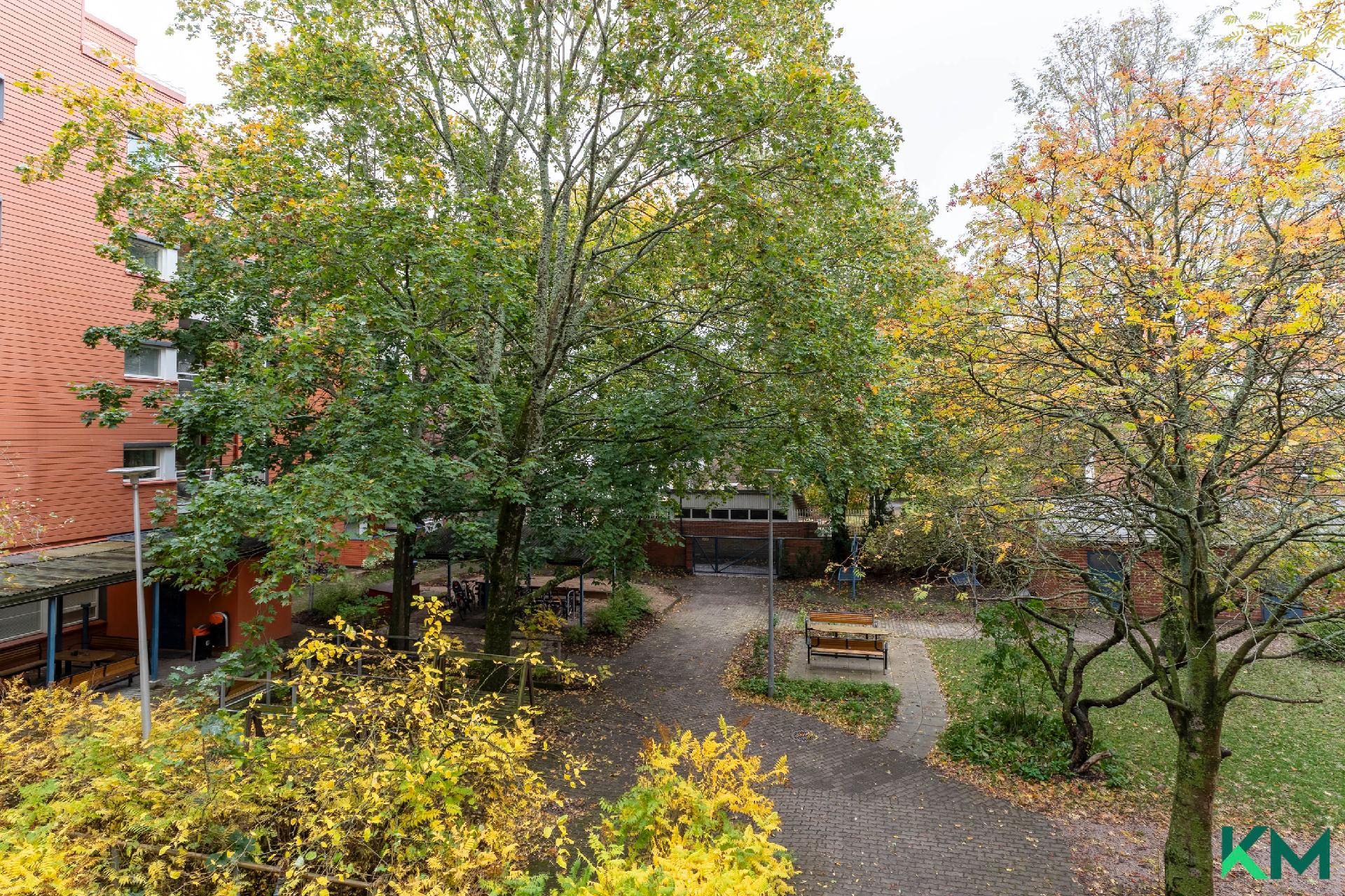 Näkymät parvekkeelta sisäpihalle