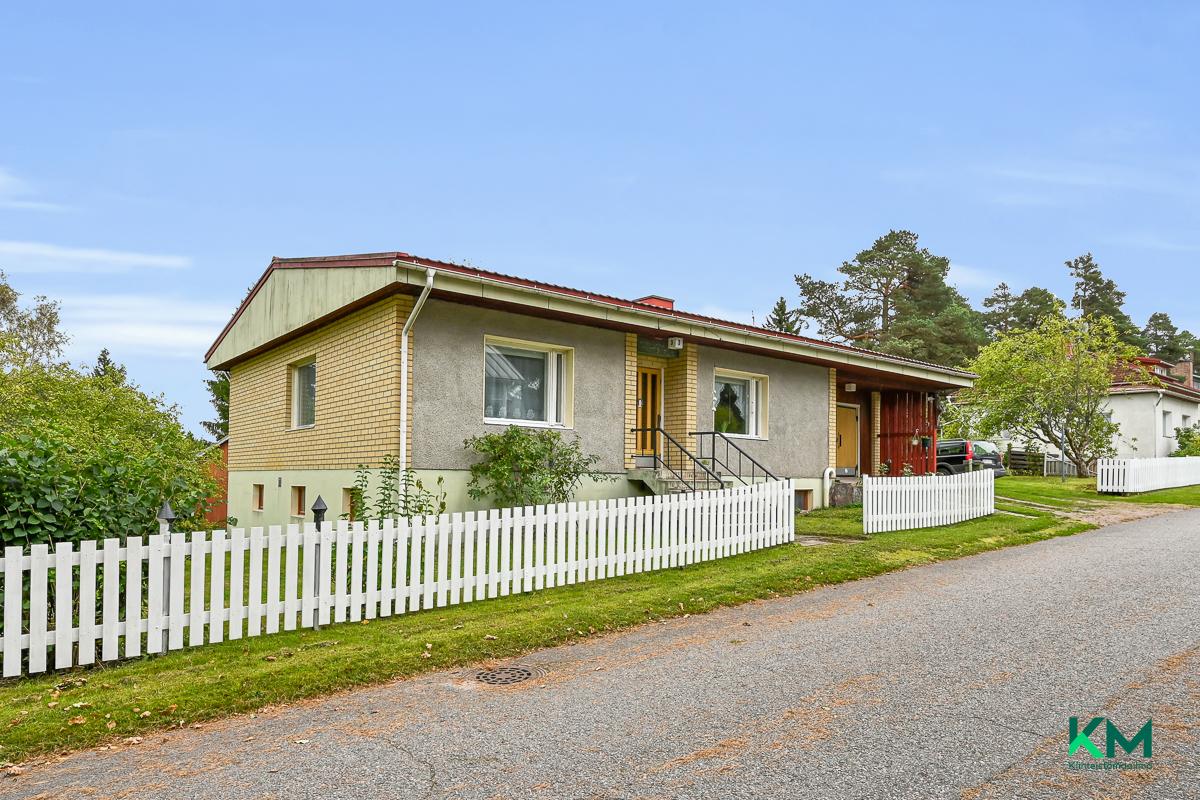 Postimestarinkatu 3, Karjaa, Raasepori