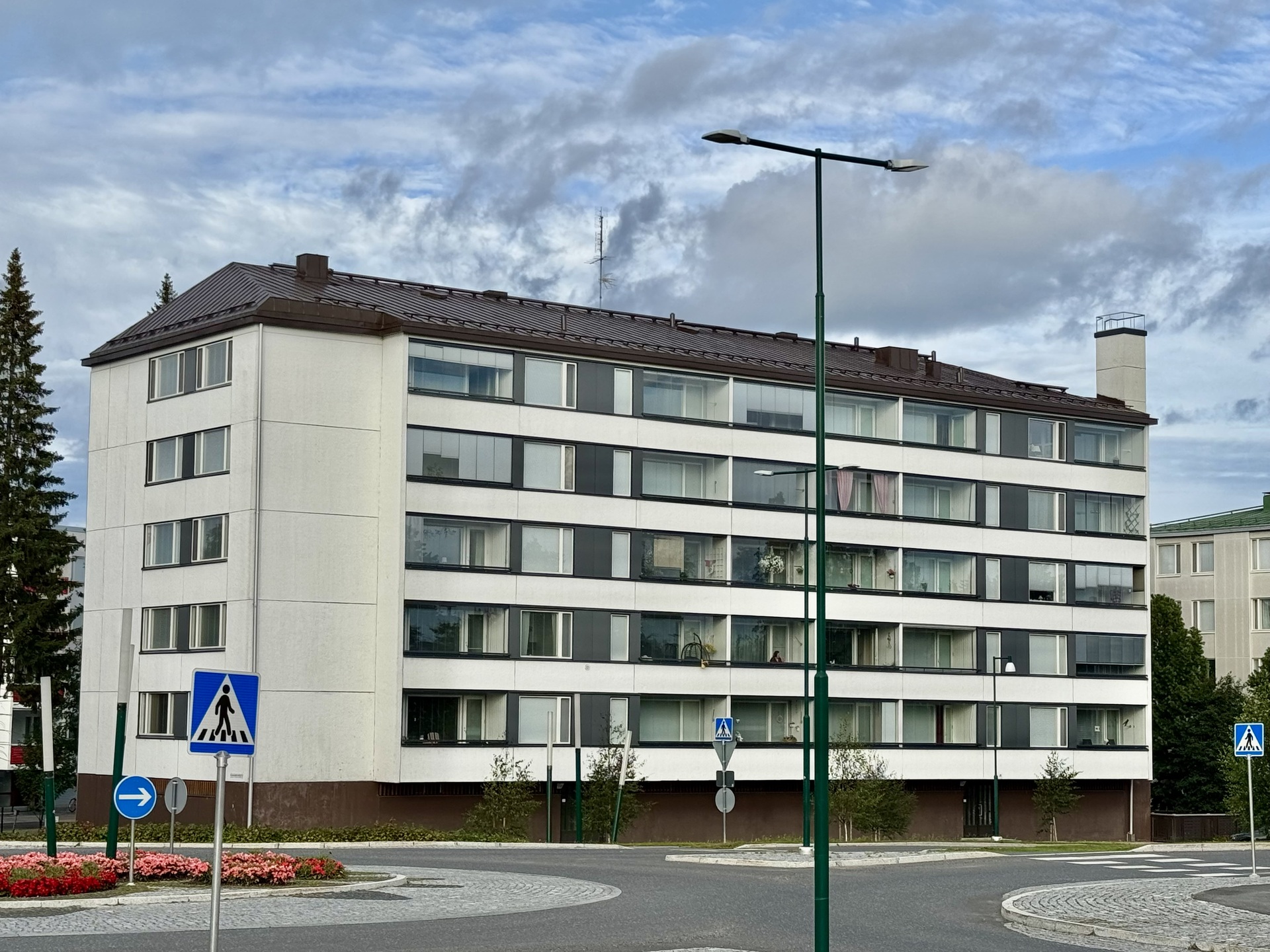 Julkisivu kadulle