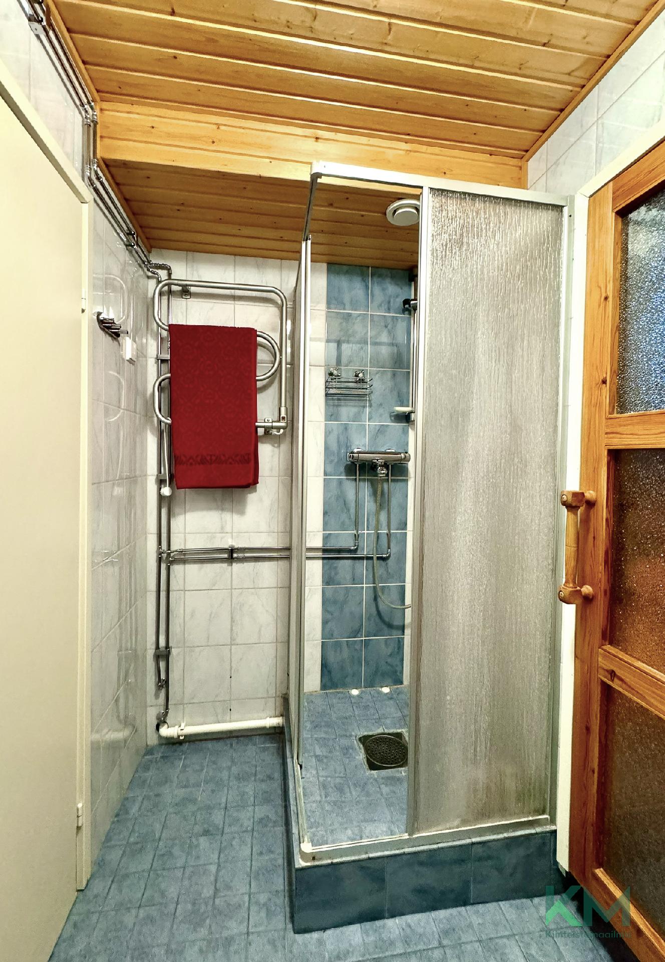 Pesuhuoneessa pyyhekuivain