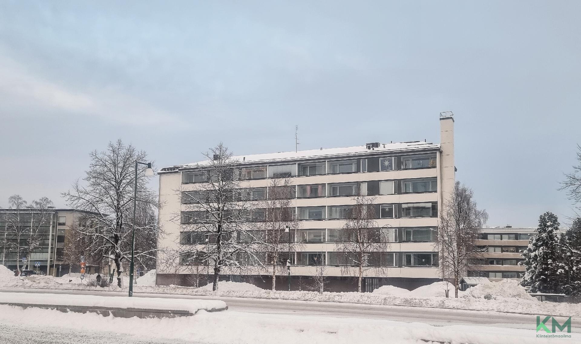 Huoneisto on kolmeen suuntaan