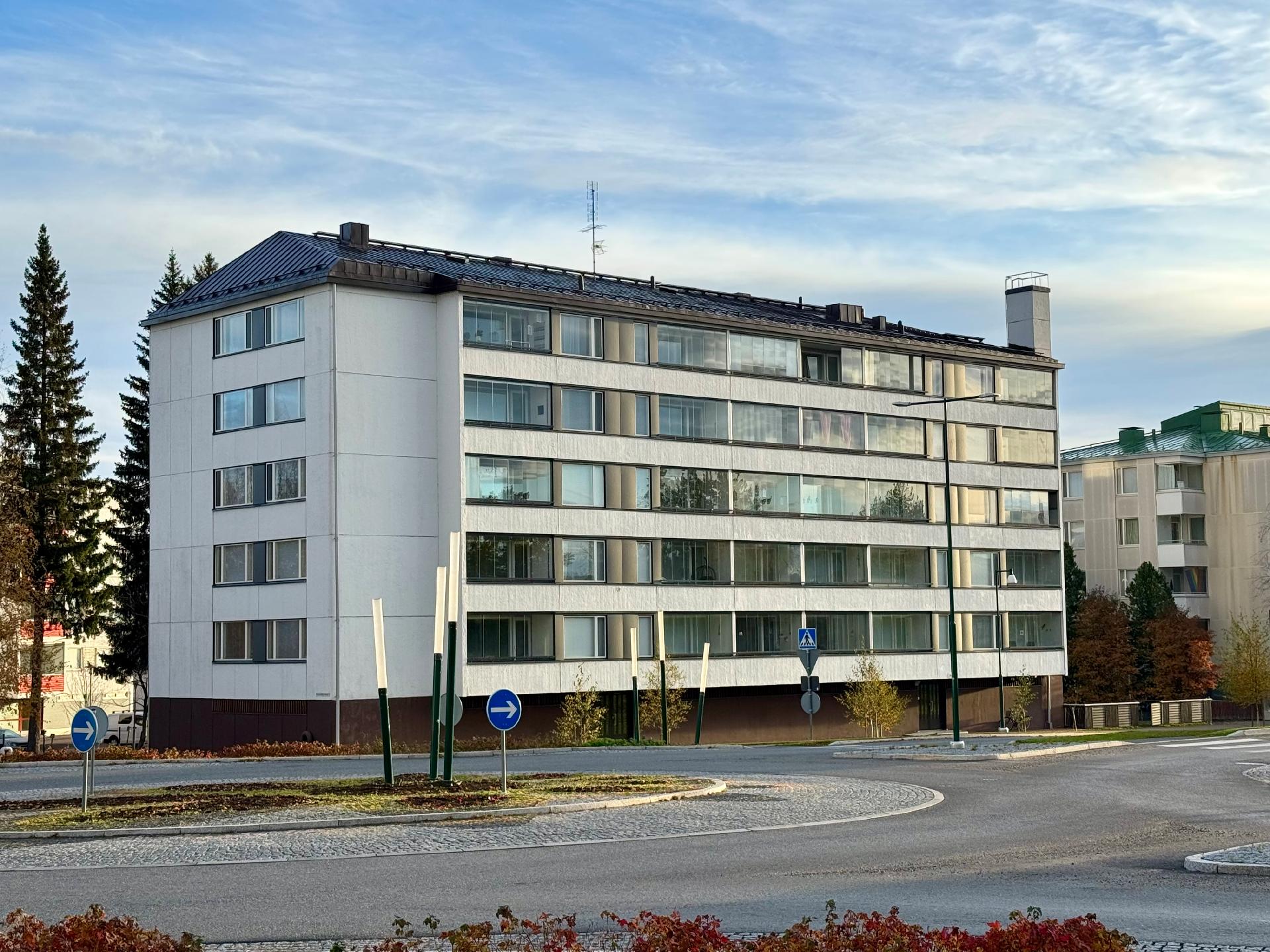 Julkisivu Puutarhakadulle