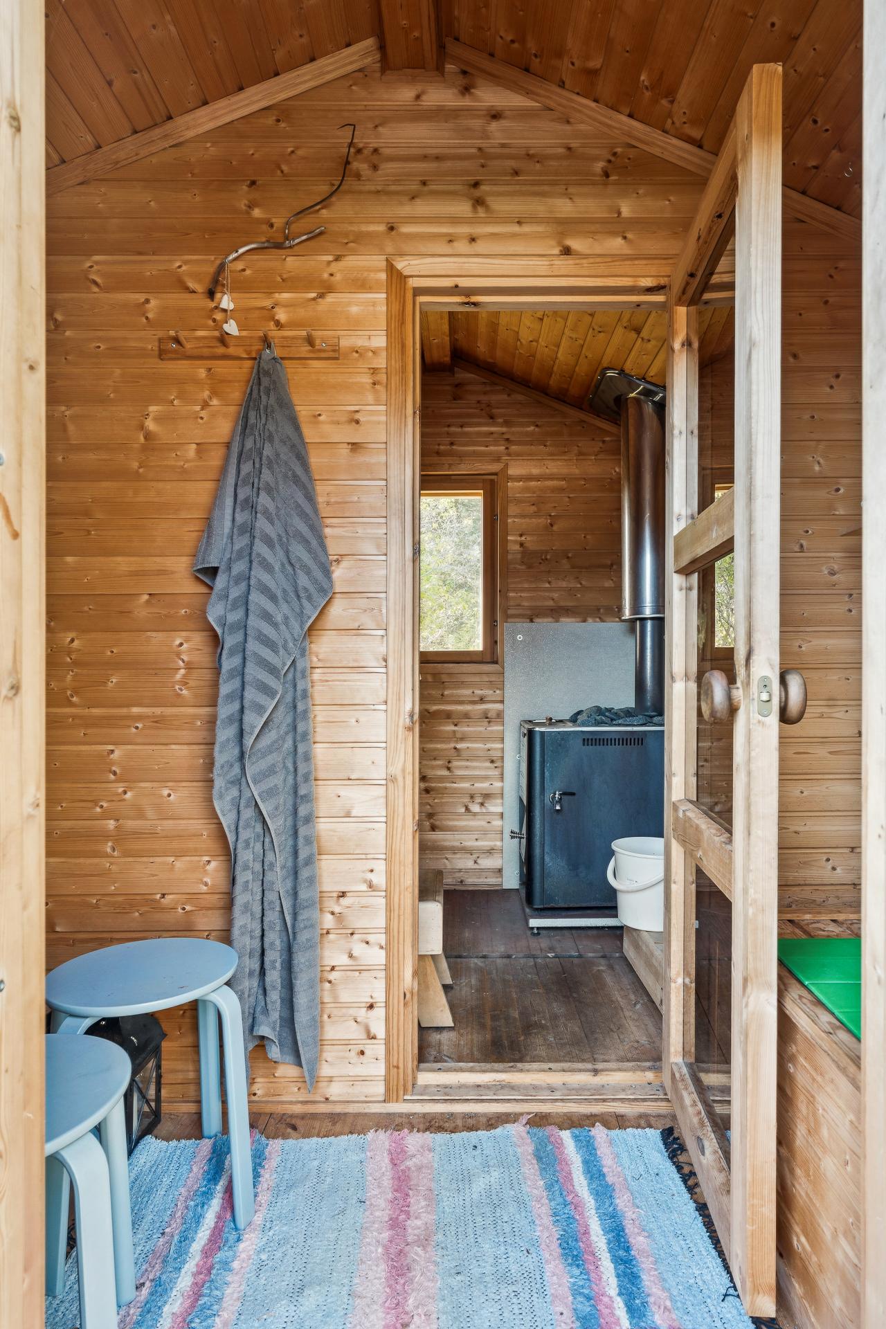 Ulkosaunan pukuhuone