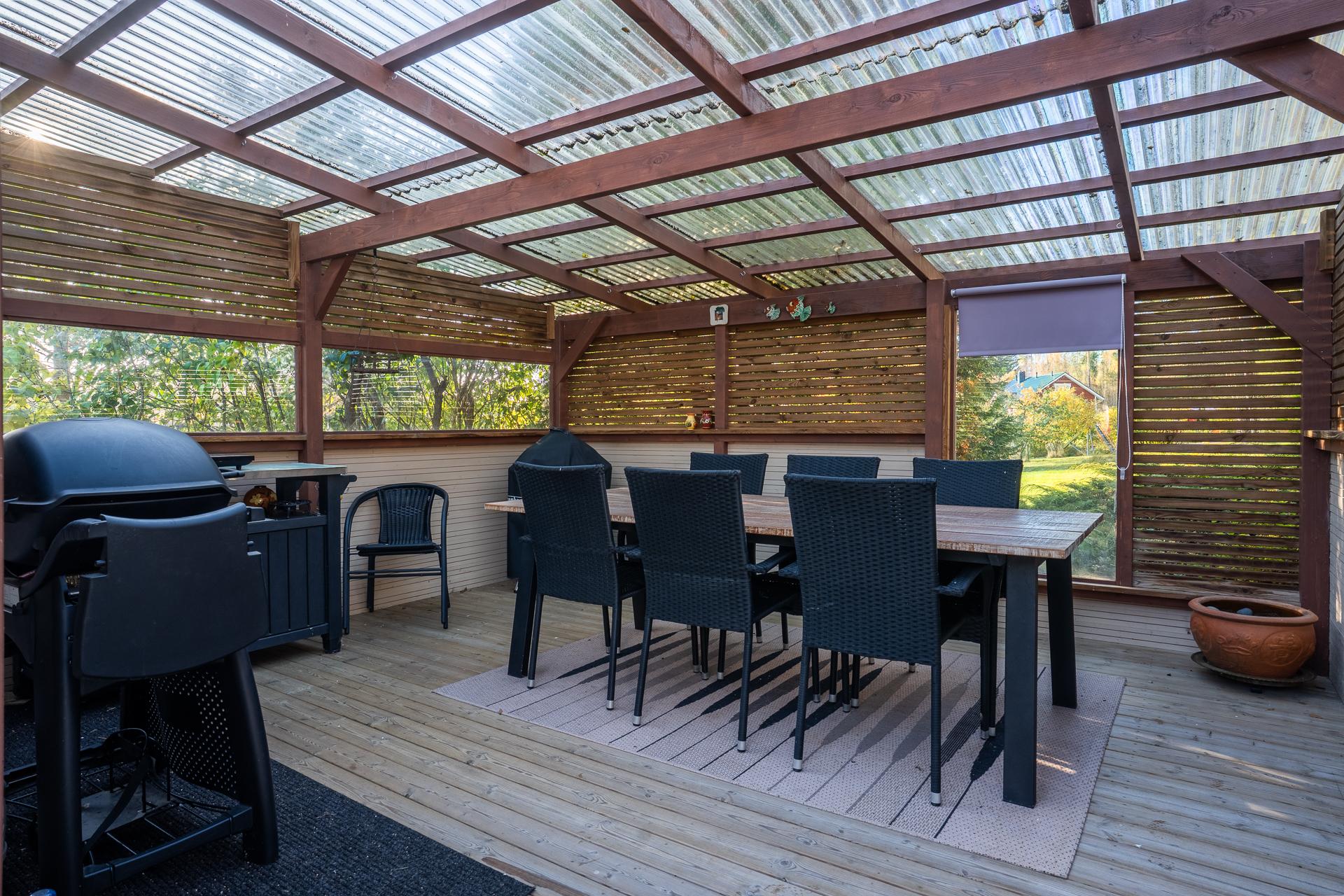 Kesäkeittiö/grillikatos