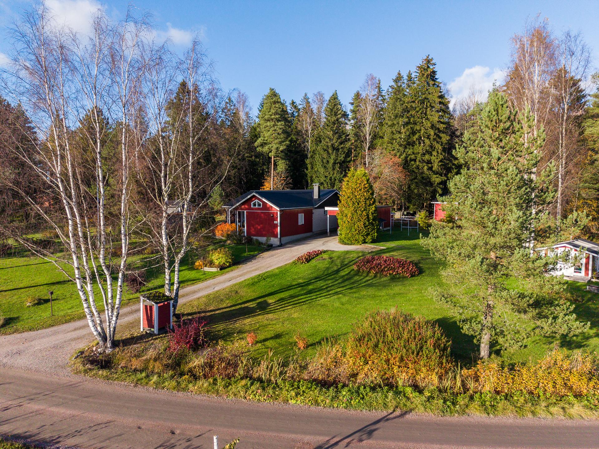 Pihaantulo ja rakennukset