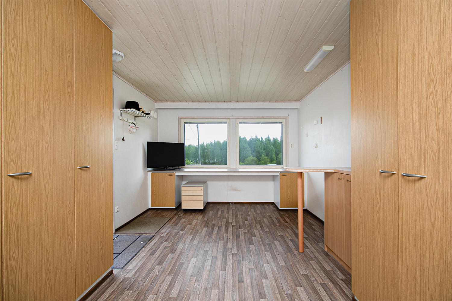 Talon yhteydessä oleva harrastetila omalla sisäänkäynnillä