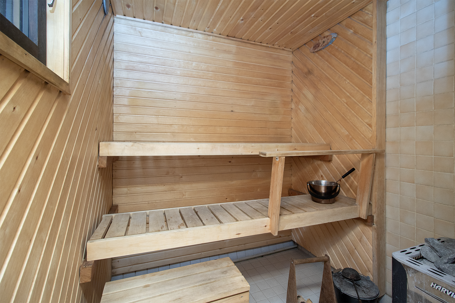 Sauna puu kiukaalla