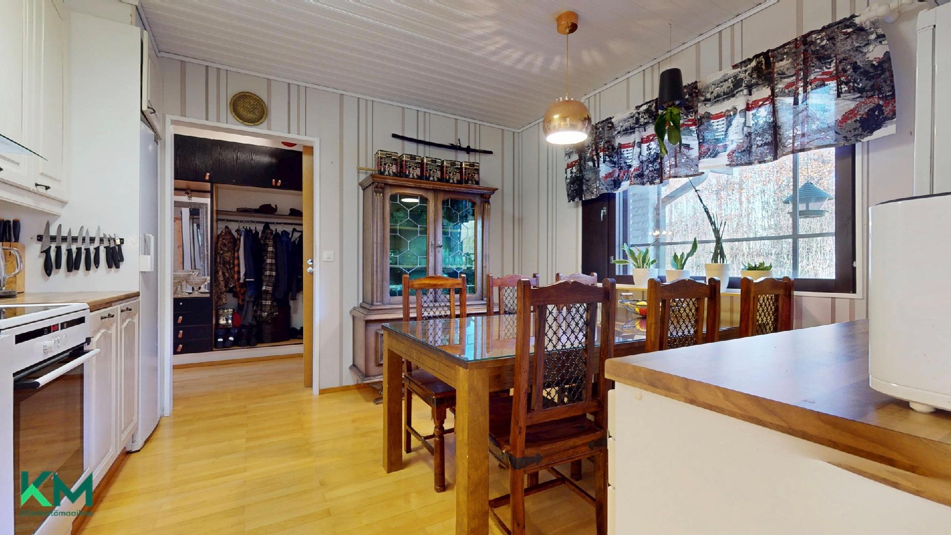 Kalliotie 11, Veikkaala, Mustasaari