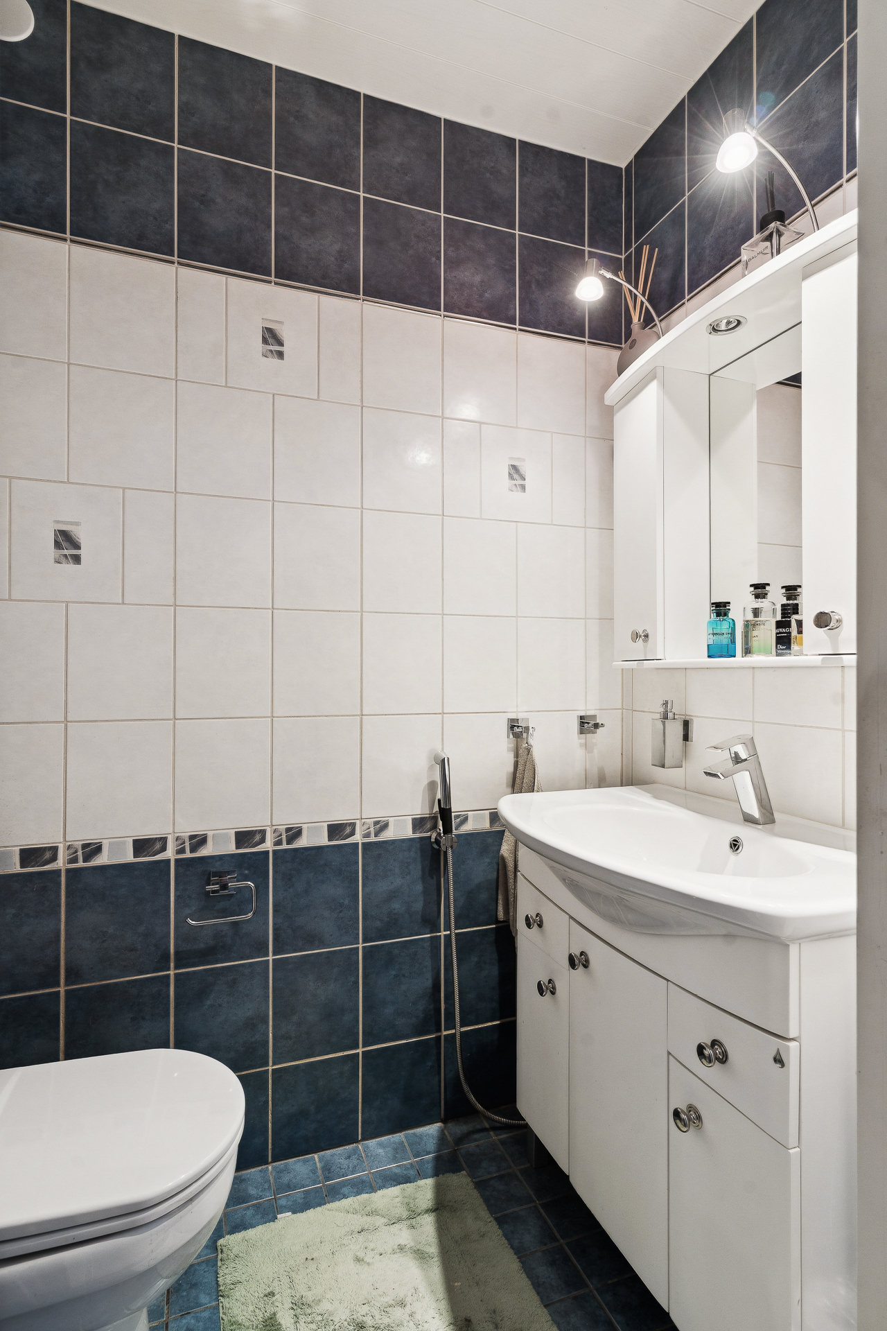 Wc master bedroomin yhteydessä