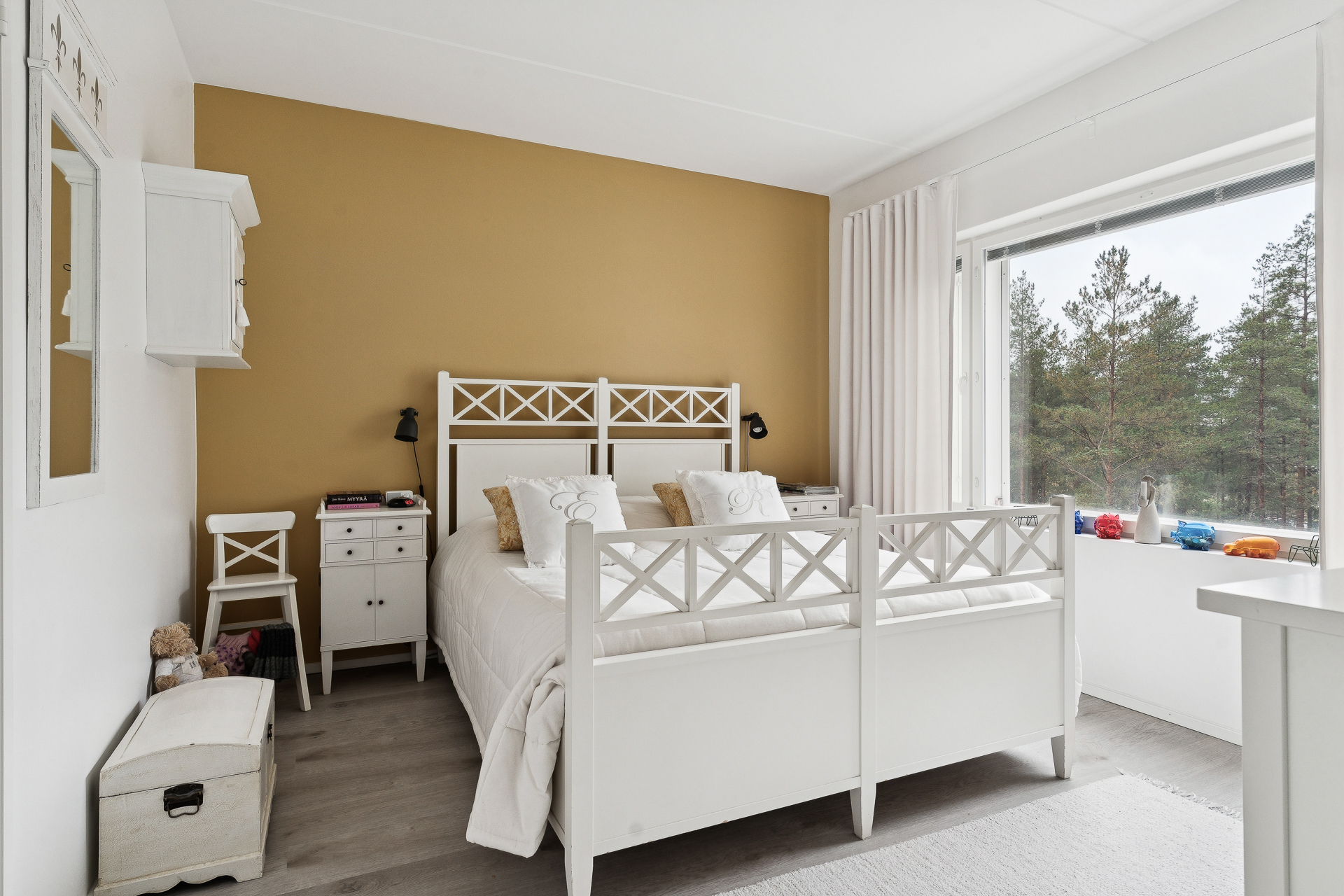 Päämakuuhuone vaatehuoneella