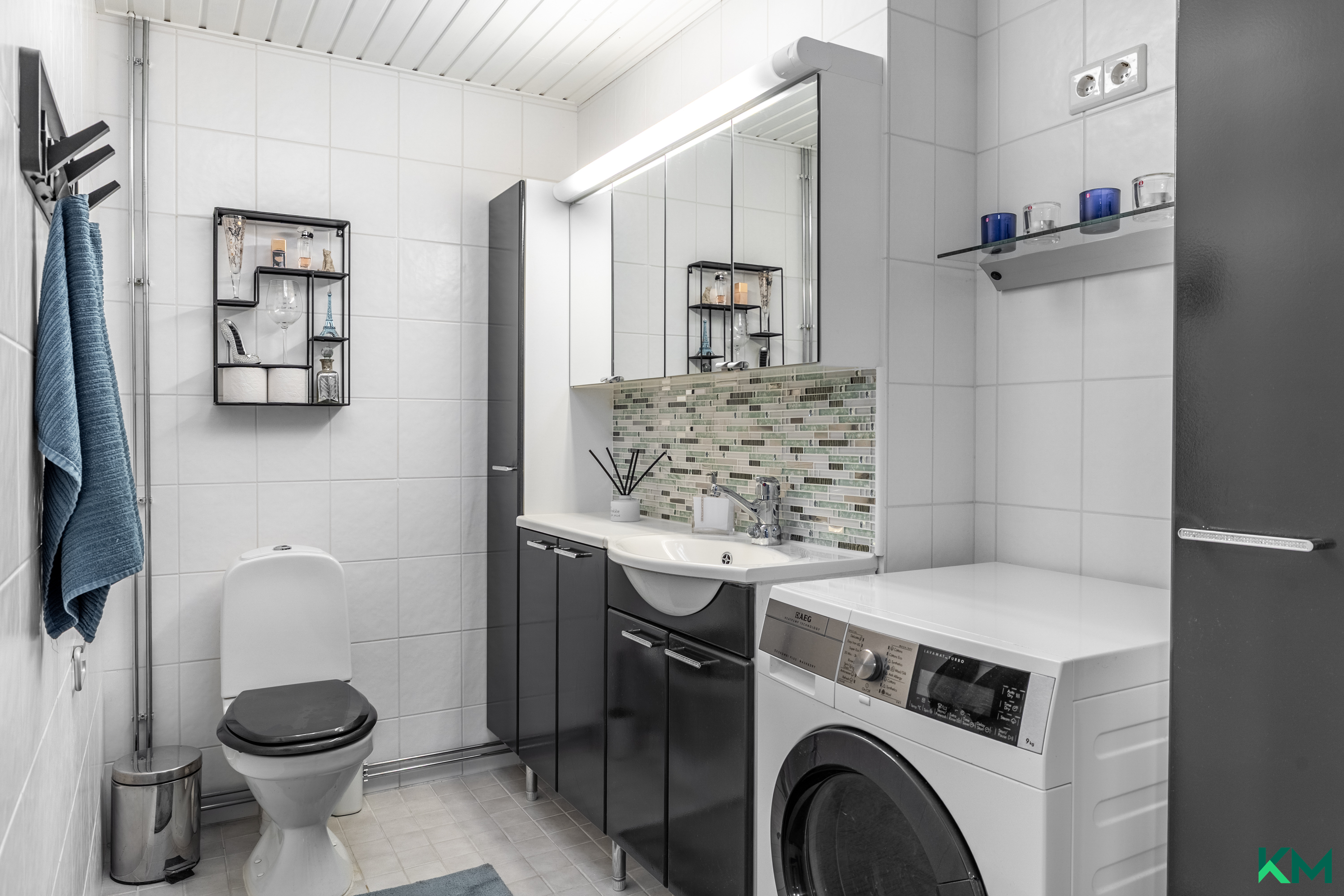 Toinen wc on päämakuuhuoneen vieressä.