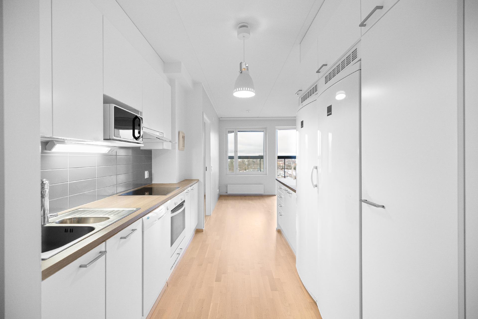 Iso jääkaappi- ja pakastinkaappi