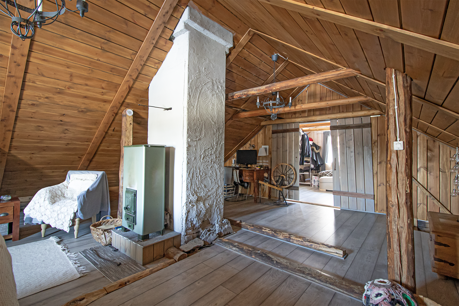 yläkerta muutettu lämpimäksi tilaksi