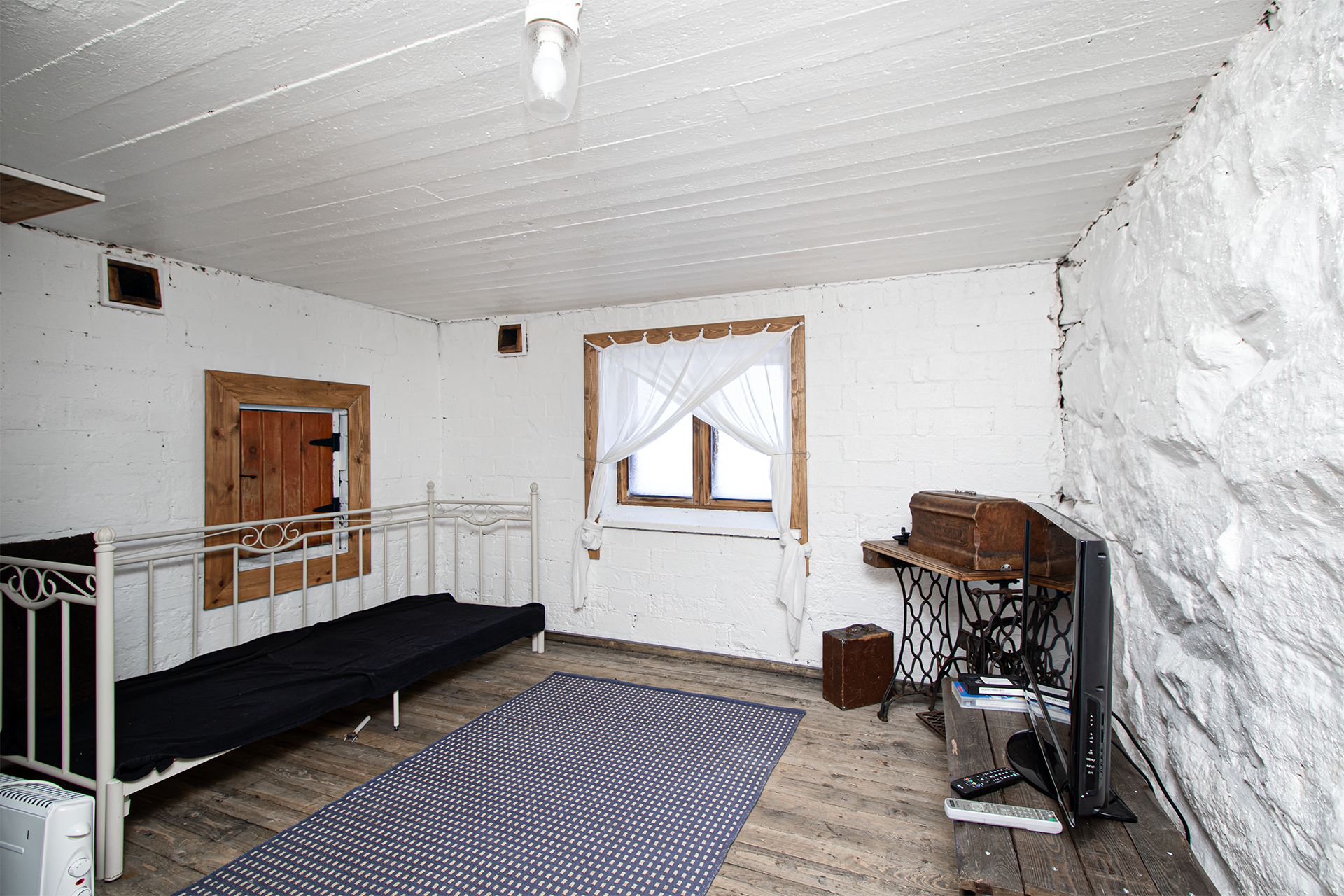 kunnostettu huone navetassa