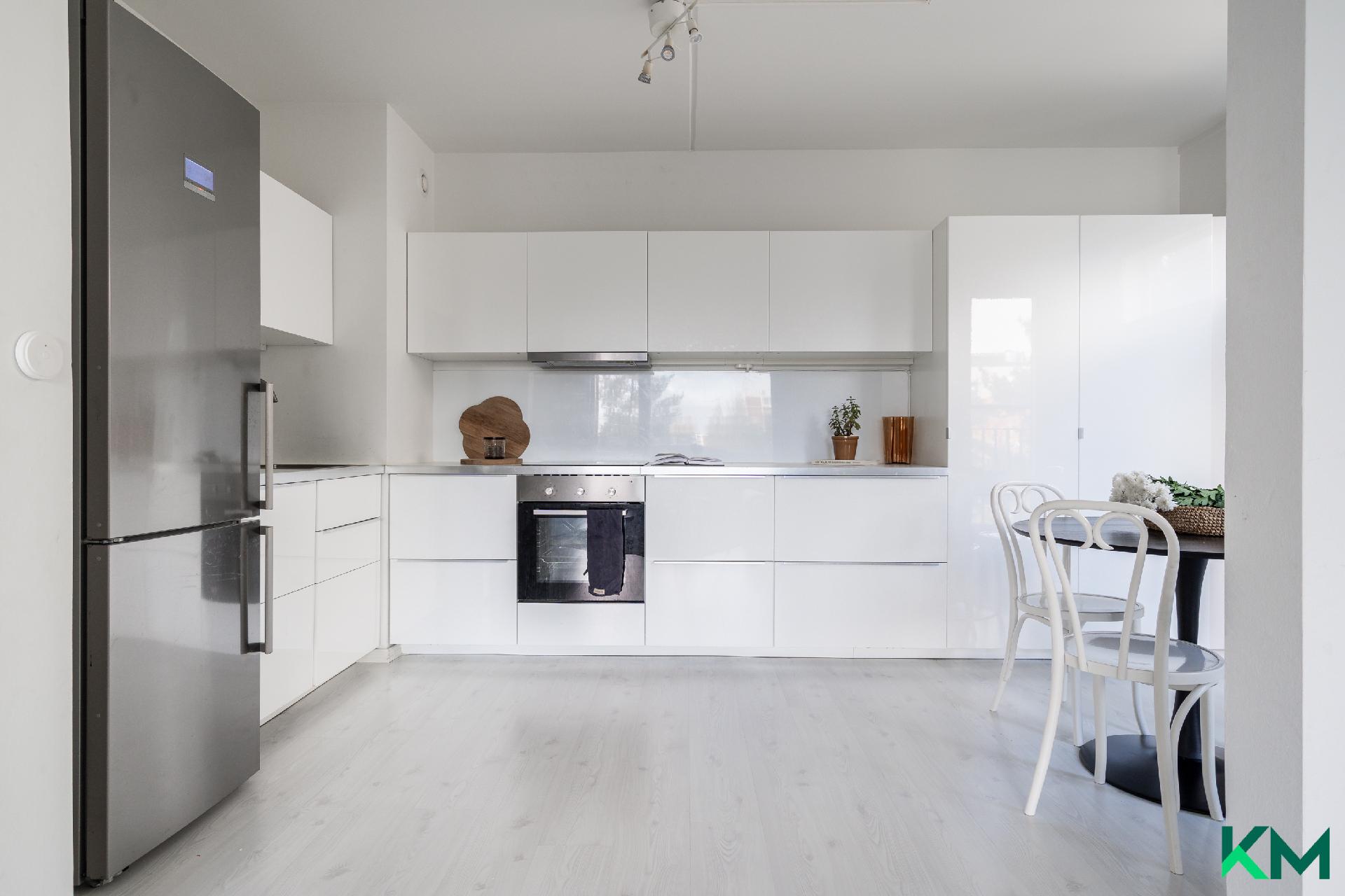 Täysikuu 10, Olari, Espoo