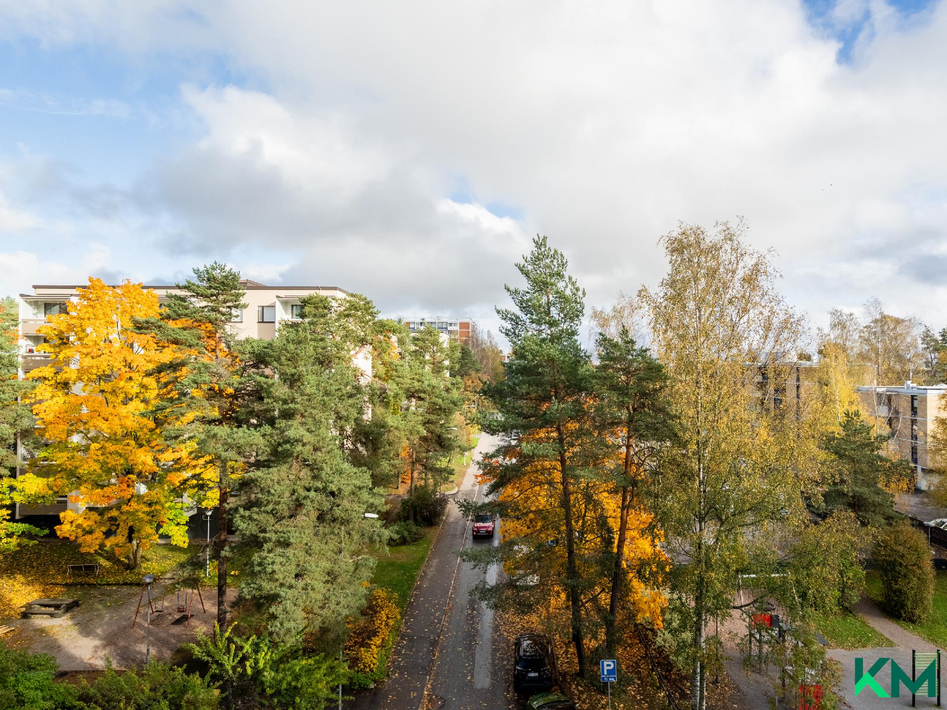 Täysikuu 10, Olari, Espoo