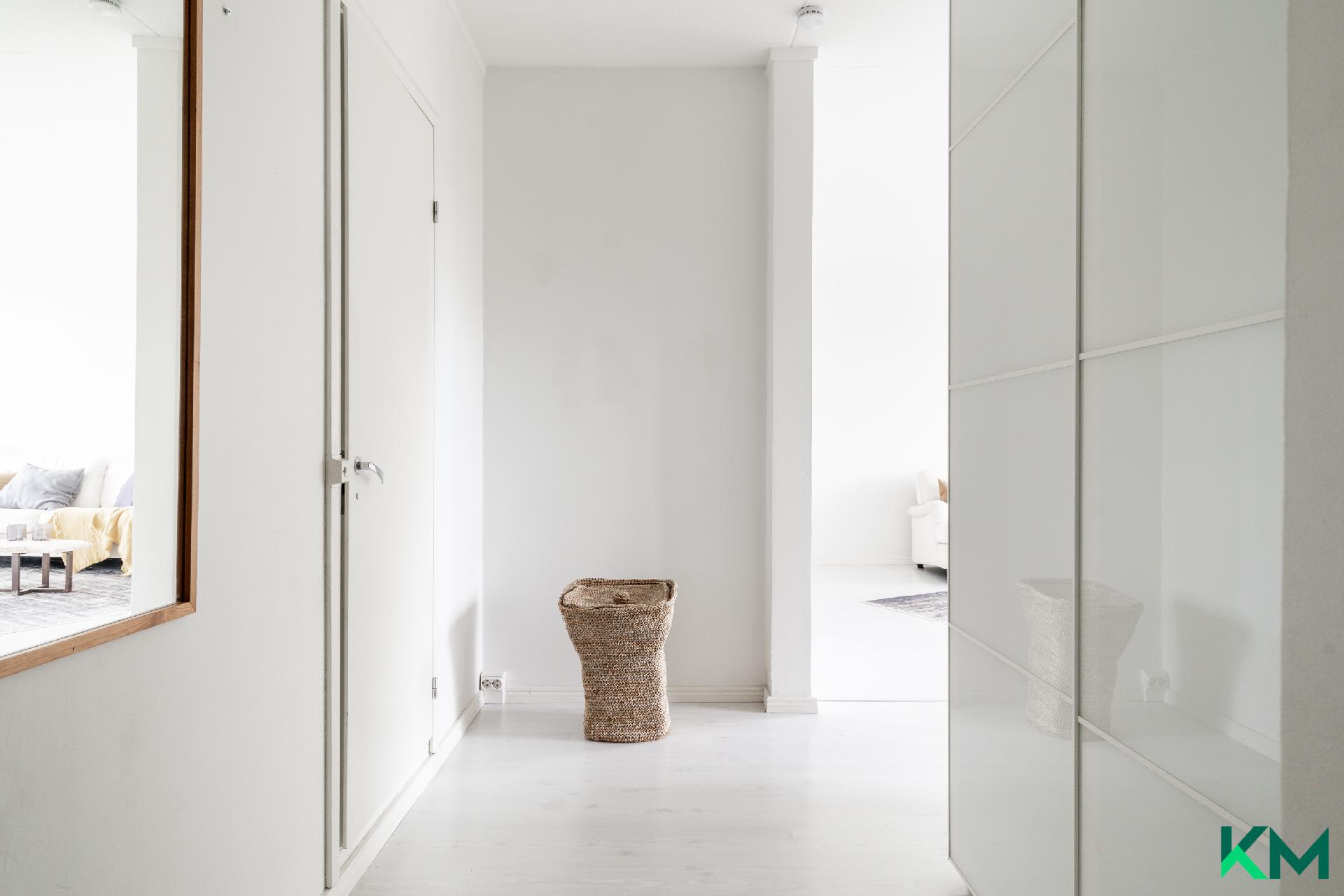 Täysikuu 10, Olari, Espoo