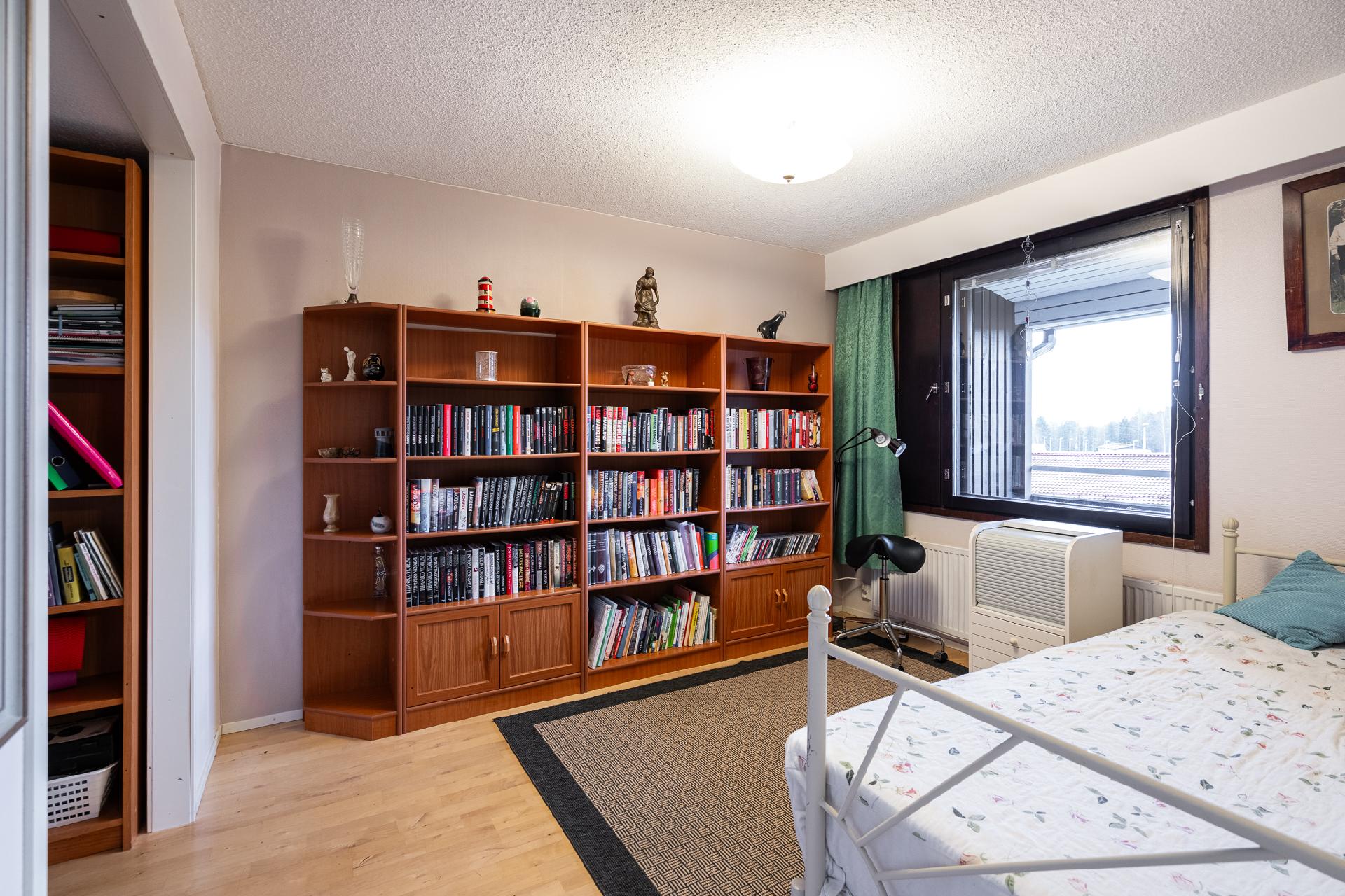 Yläkerran makuuhuone 