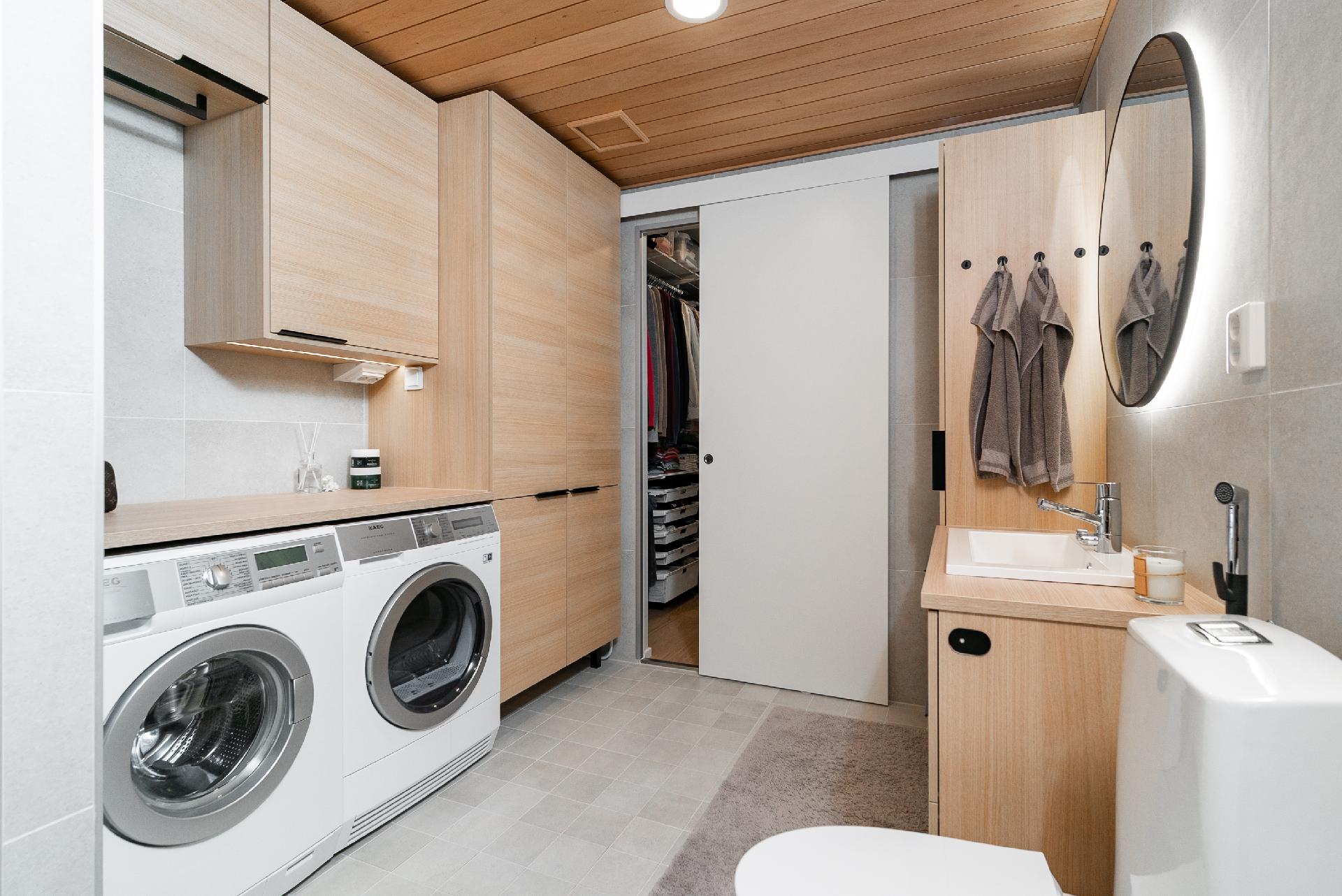 Yläkerran kodinhoitotilaa