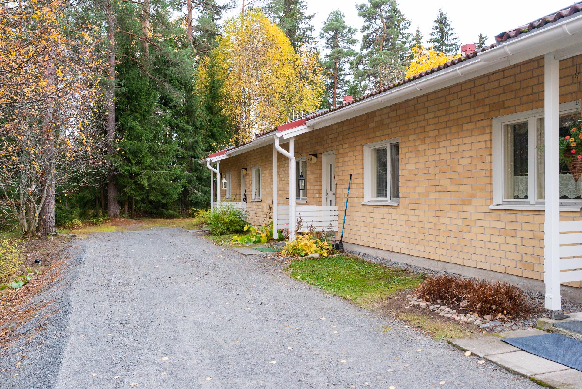 näkymä pääoven puolelta