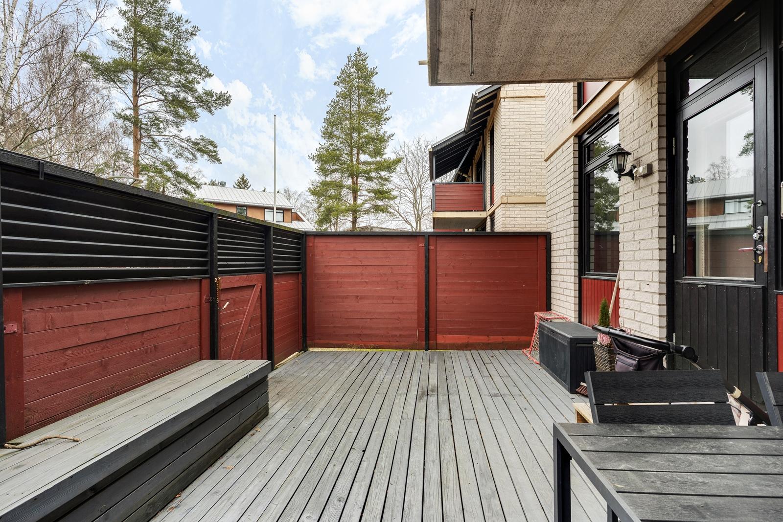 Laulurastaantie 11, Malmi, Helsinki