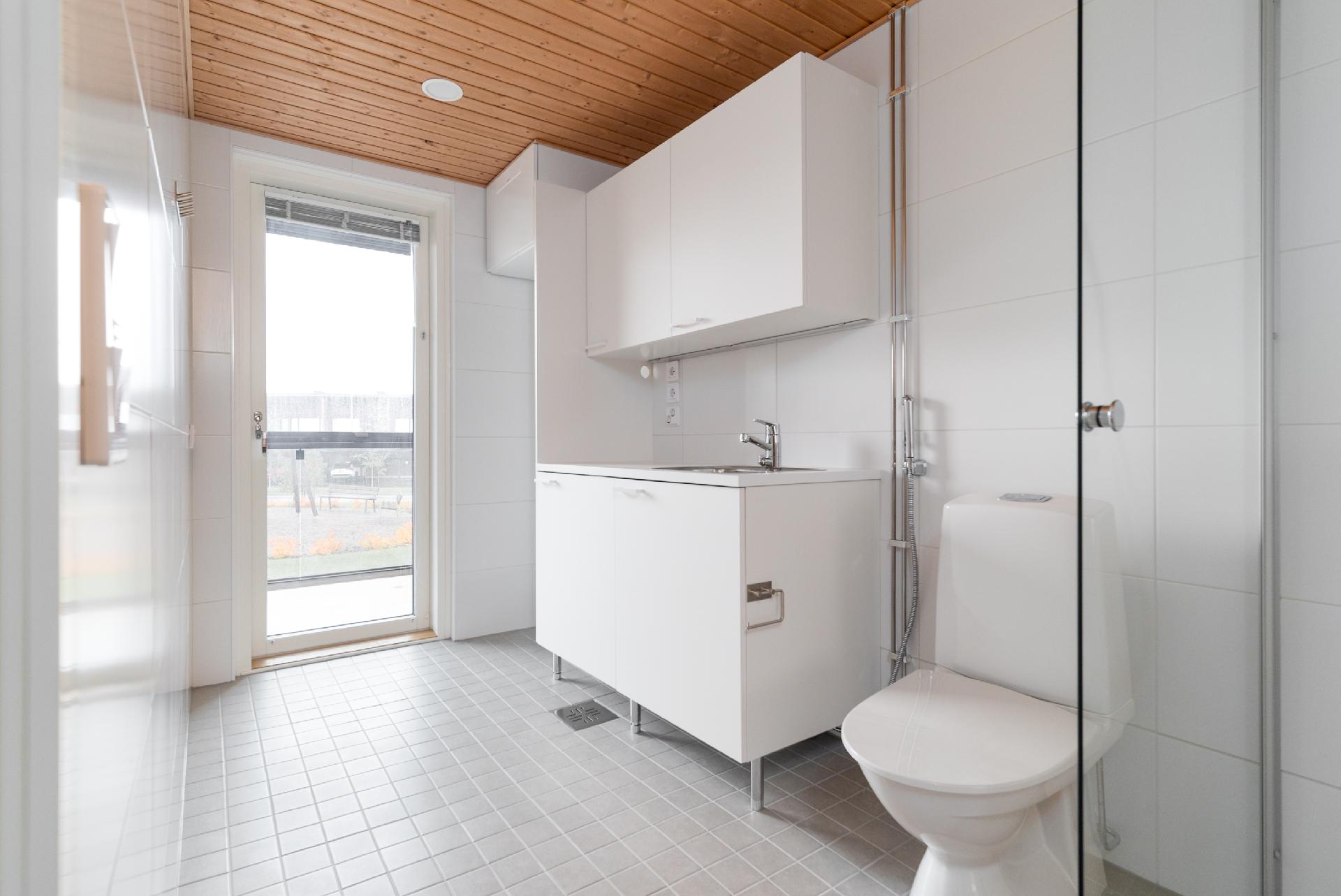 Kodinhoitohuoneesta käynti ulos