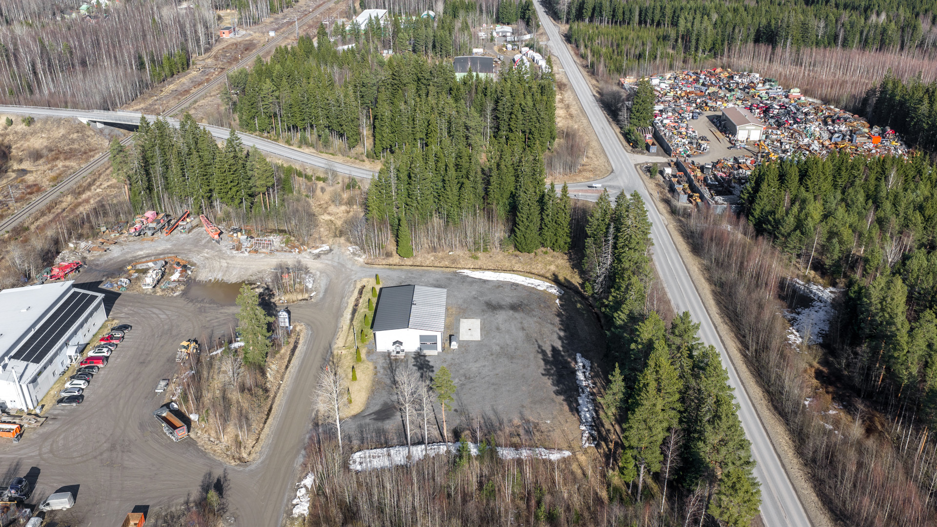 Sijainti hyvien kulkuyhteyksien varrella