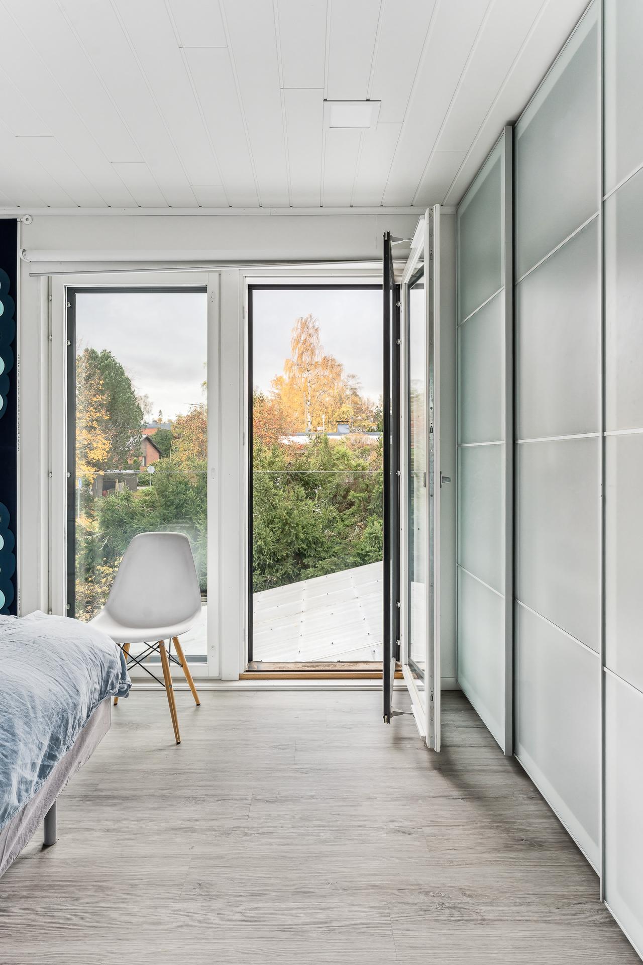 Iivarintie 15, Puistola, Helsinki