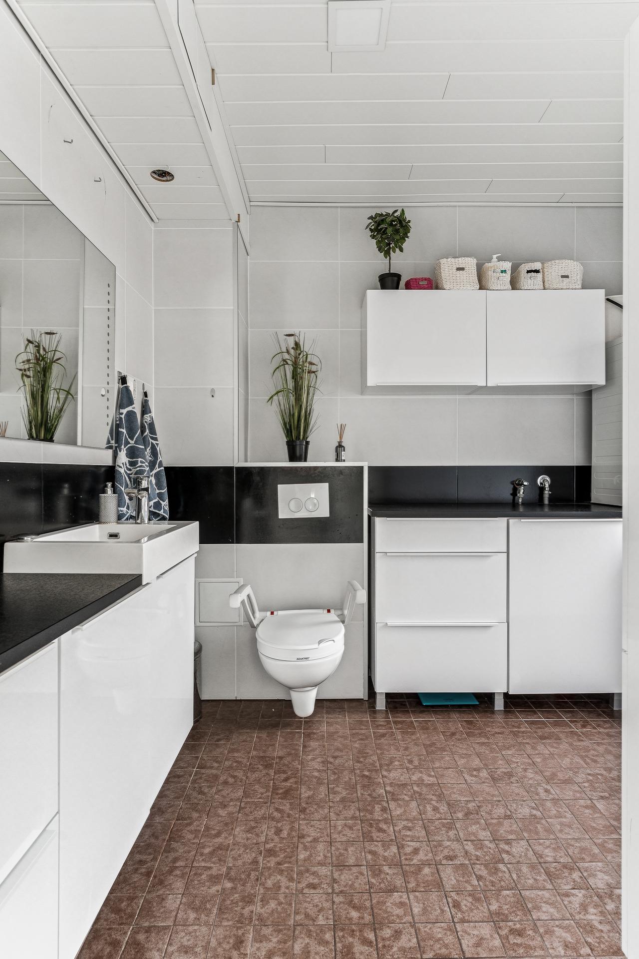 Iivarintie 15, Puistola, Helsinki