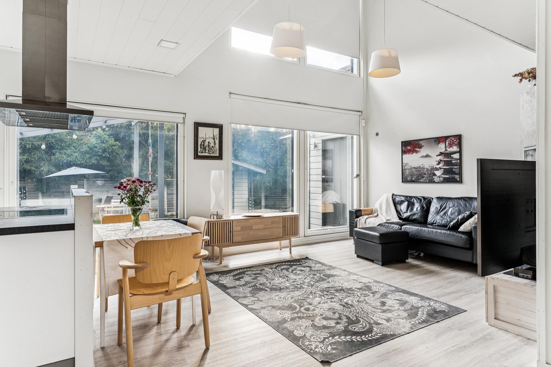 Iivarintie 15, Puistola, Helsinki