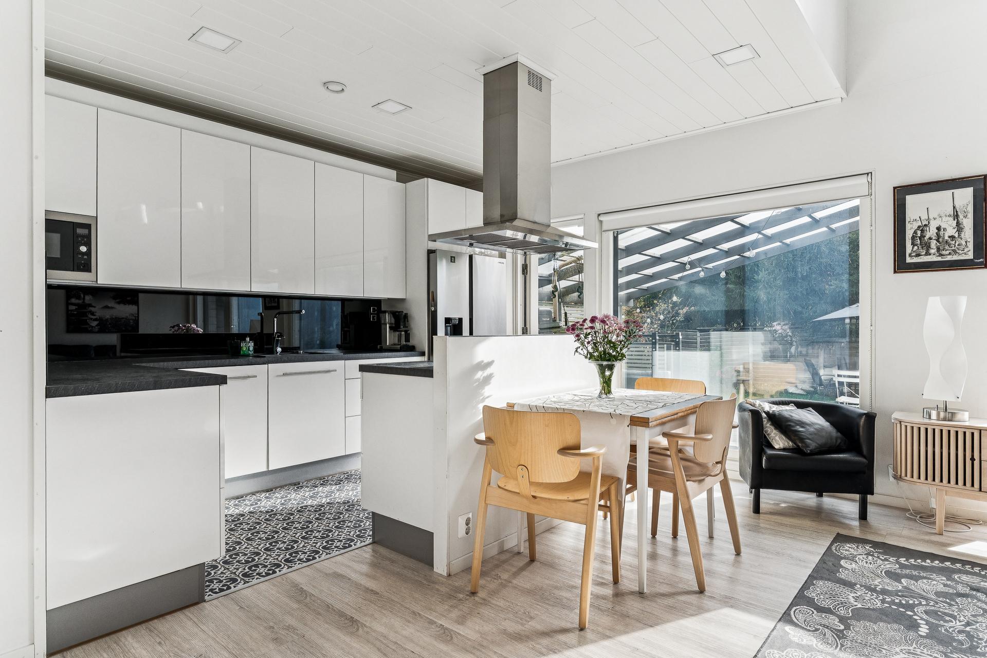 Iivarintie 15, Puistola, Helsinki