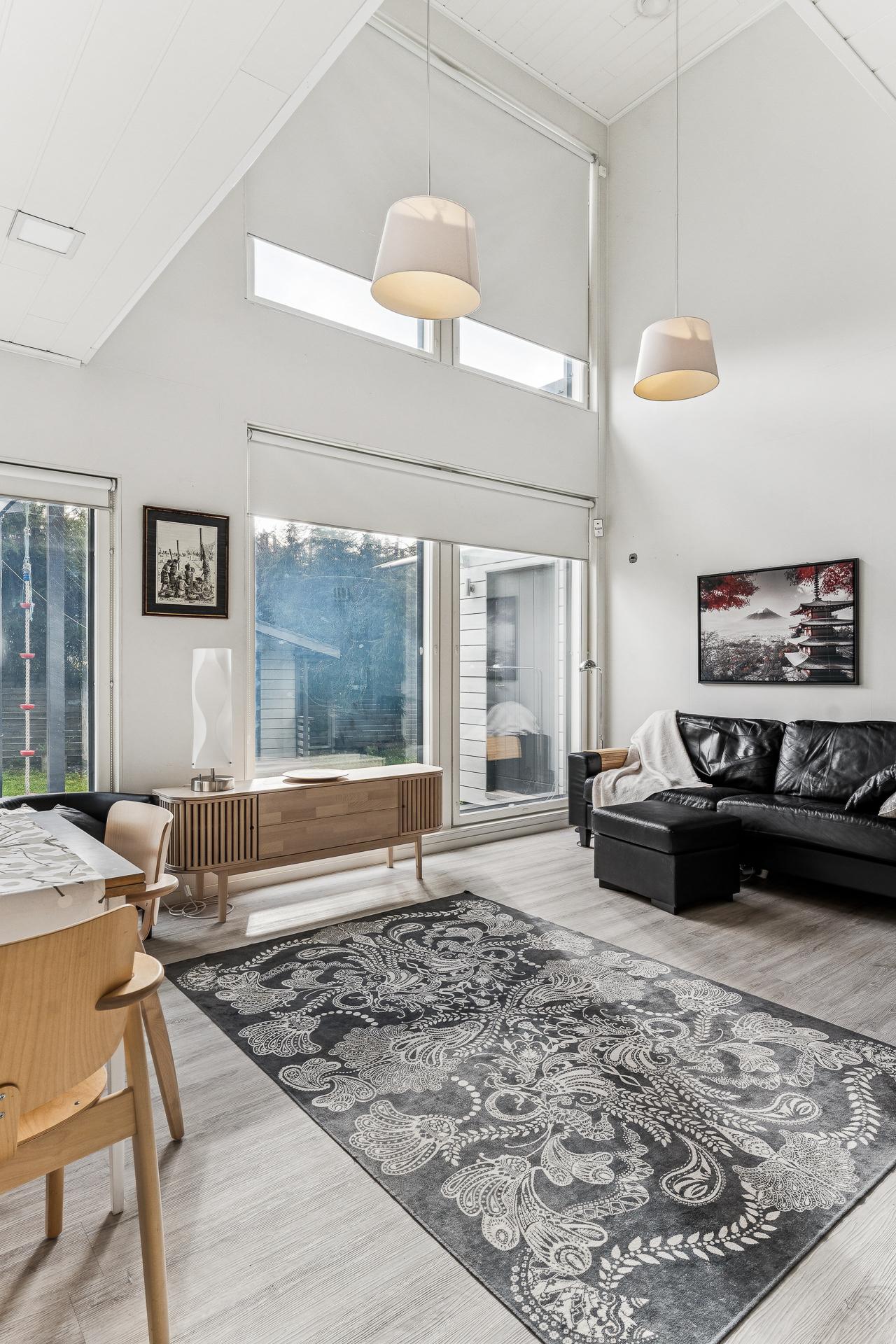 Iivarintie 15, Puistola, Helsinki