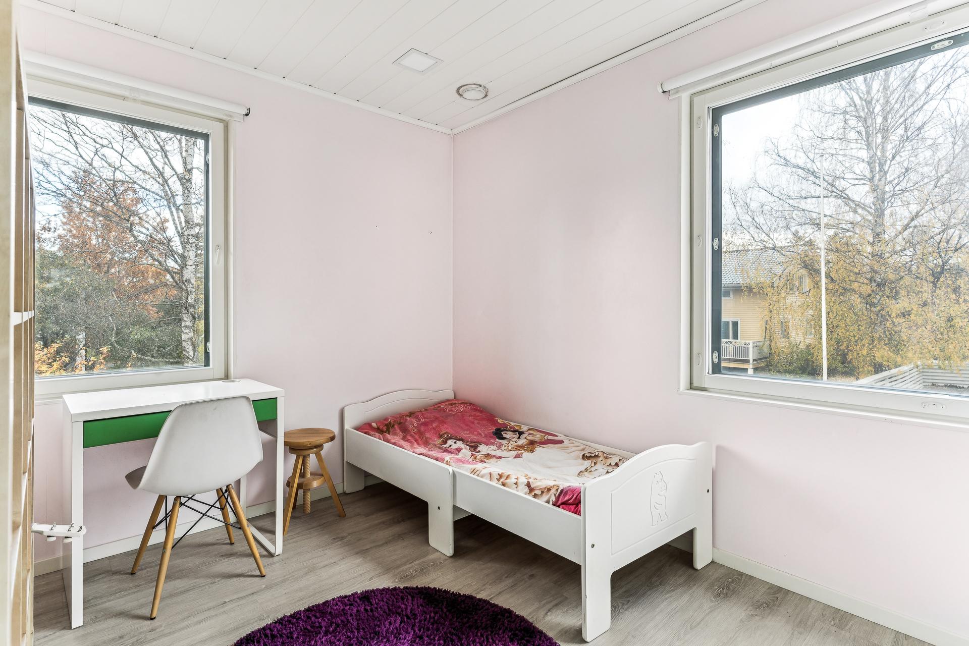 Iivarintie 15, Puistola, Helsinki